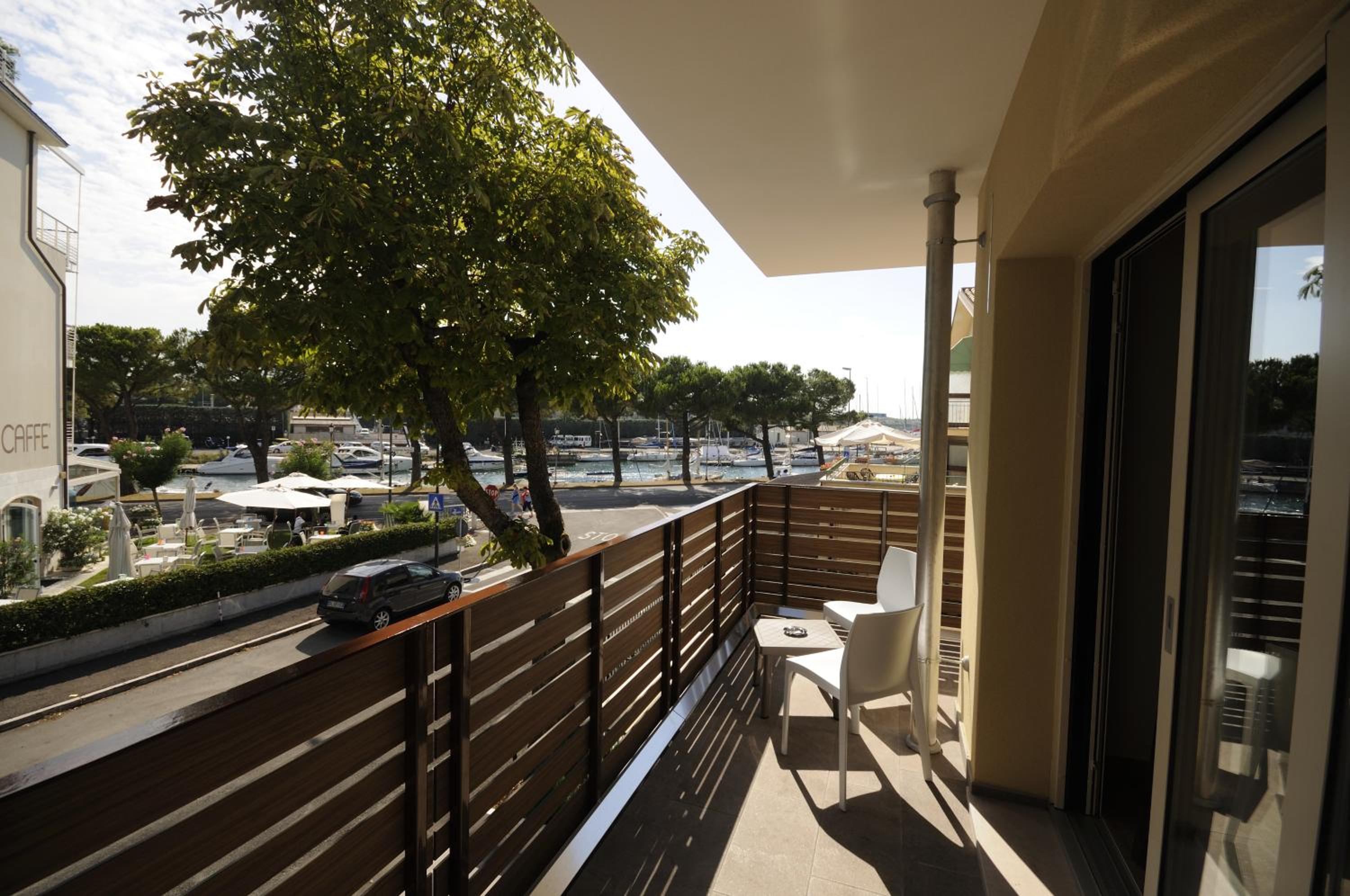 Double or Twin Room with Balcony - Photo 7