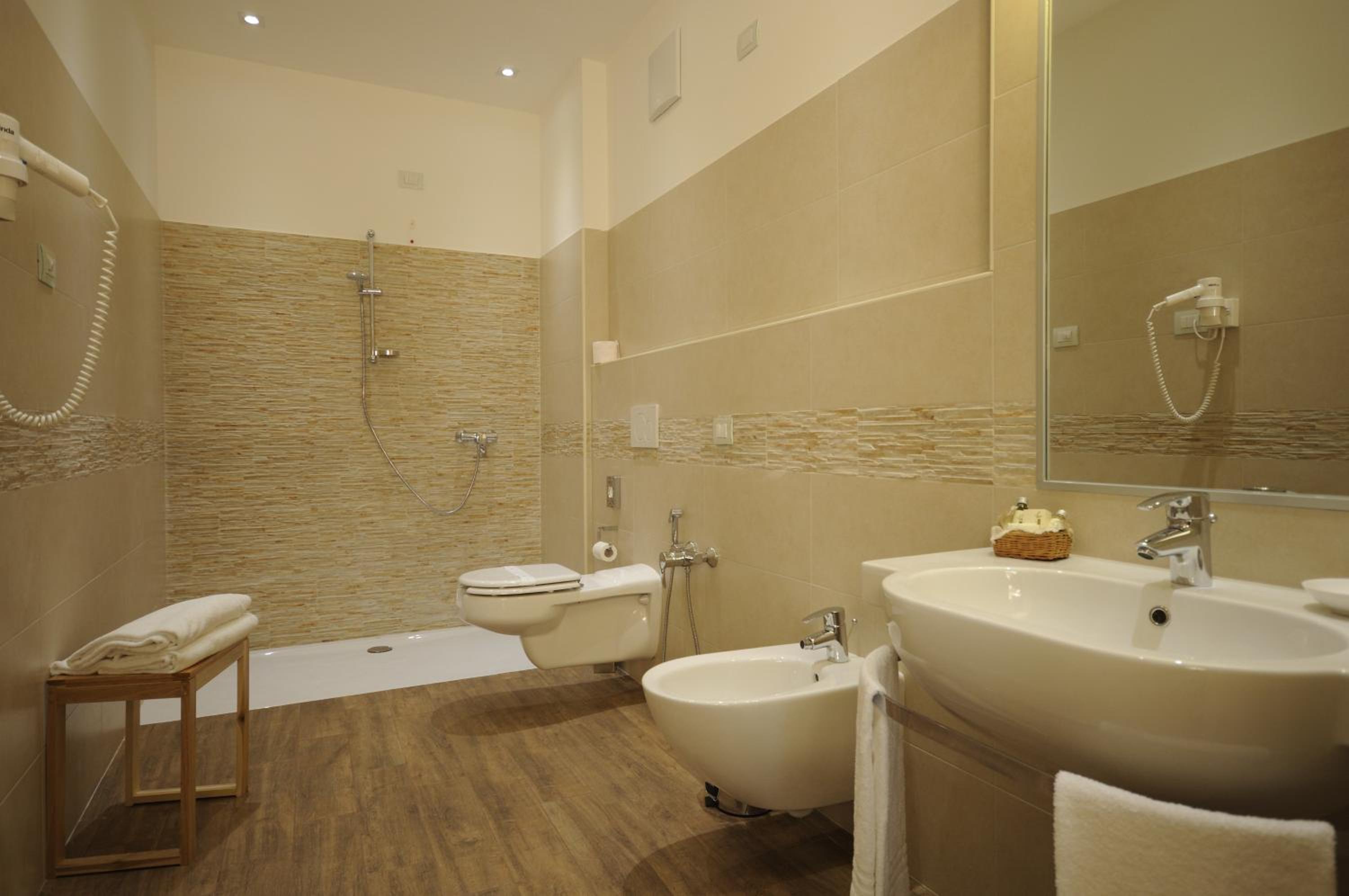 Double or Twin Room - Ground Floor - Photo 3