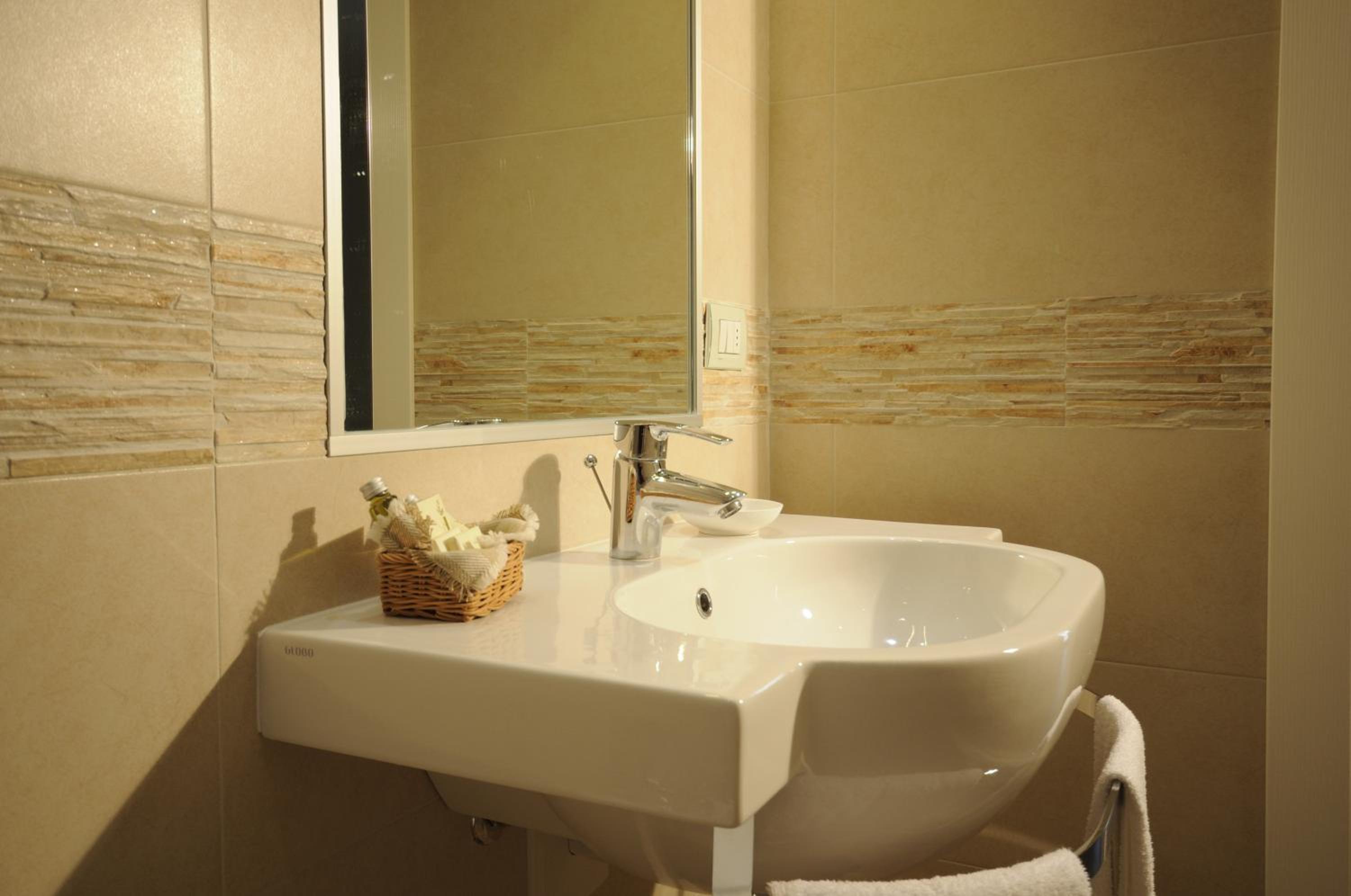 Double or Twin Room - Ground Floor - Photo 4