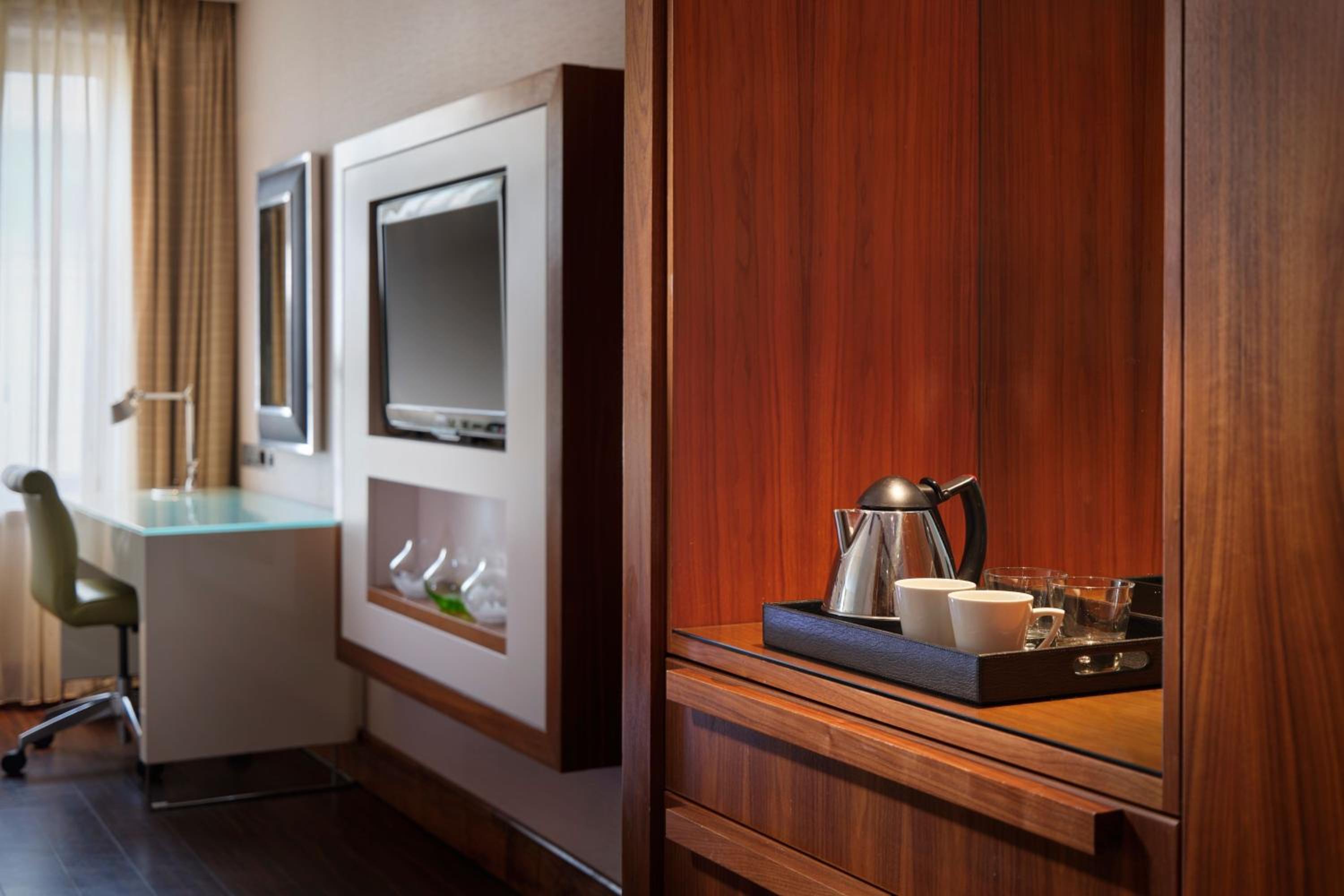 Club Room, Club Lounge access, 1 King