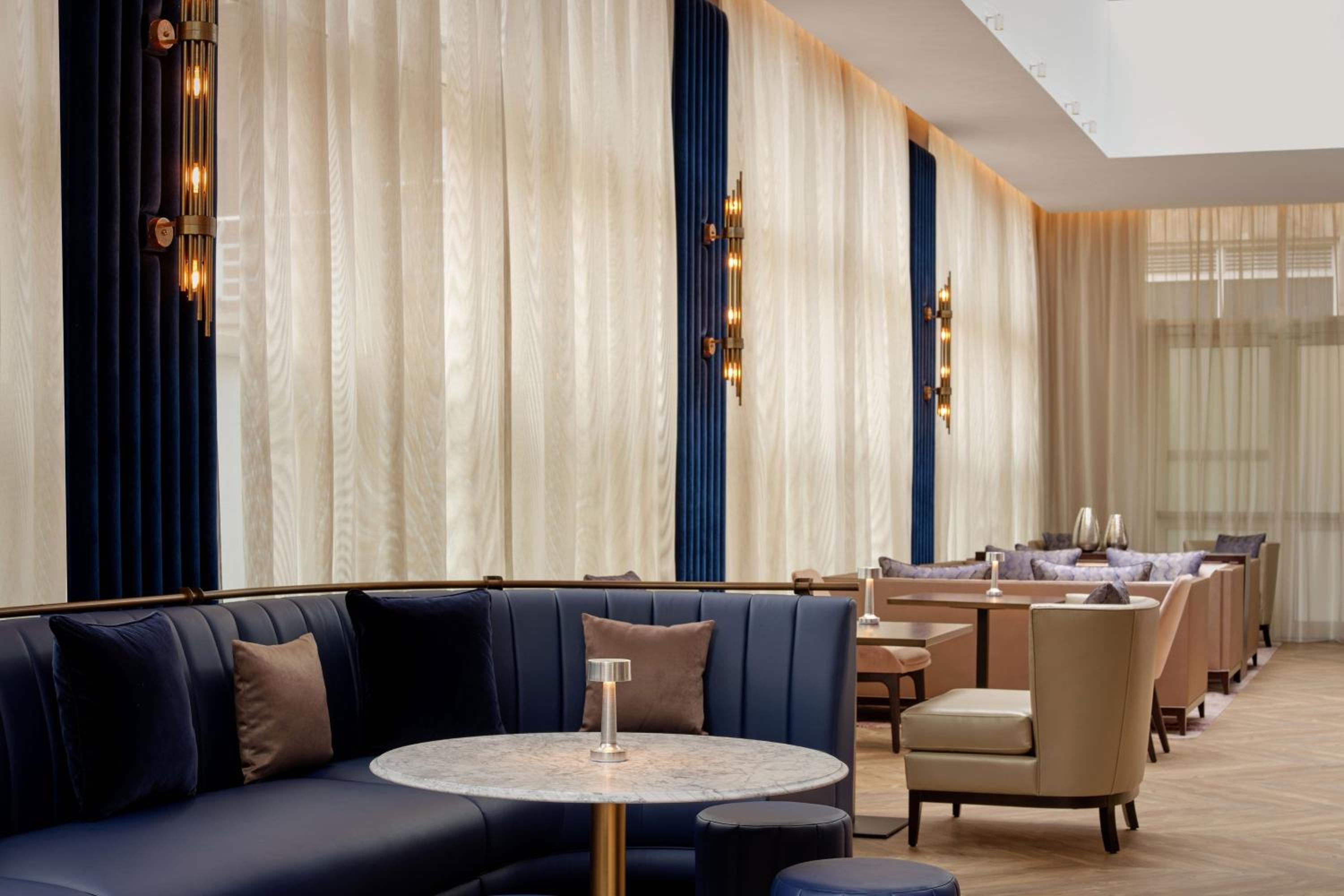 Club Room, Club Lounge access, 1 King thumbnail 5