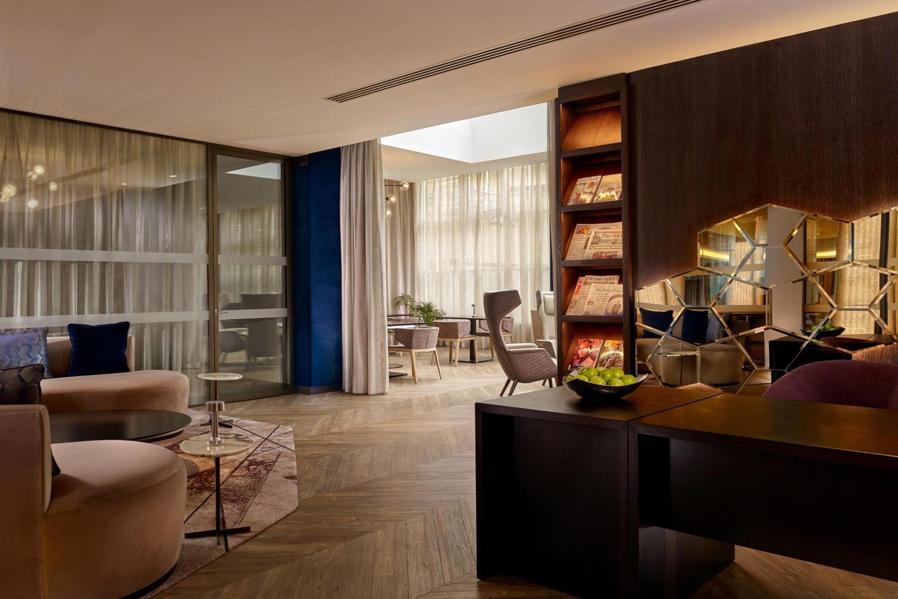 Club Room, Club Lounge access, 1 King thumbnail 6