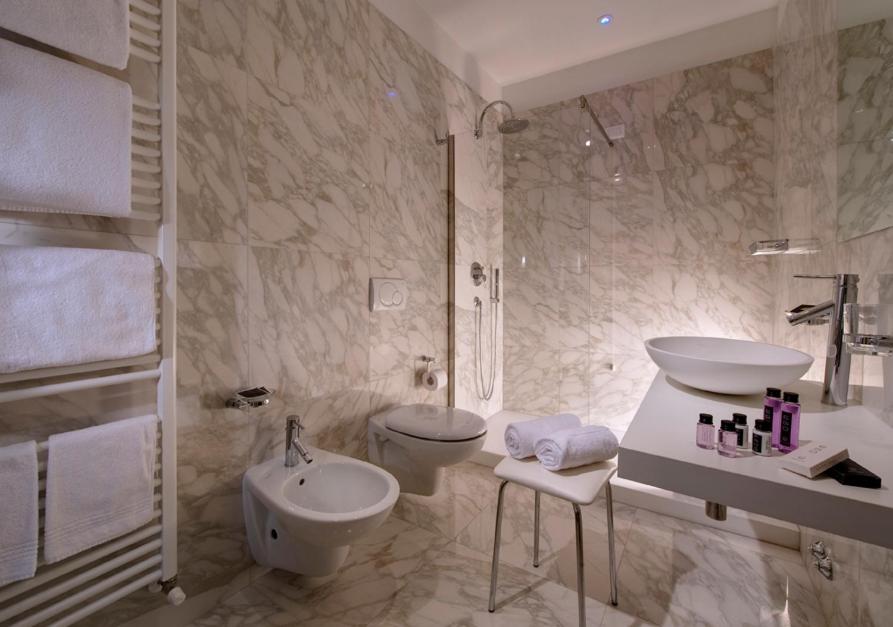 Double or Twin Room - Photo 10