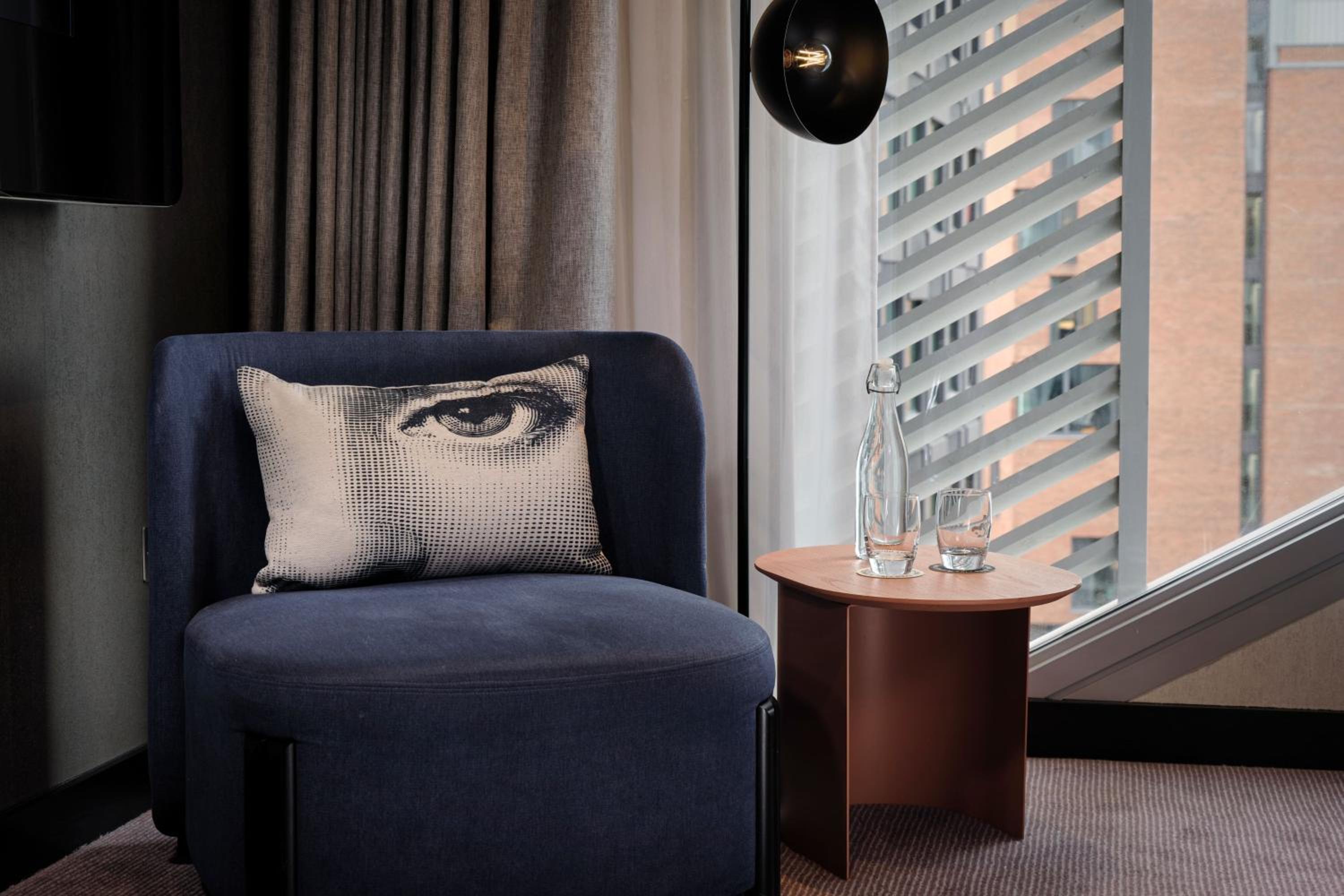 Sky High Double, Guest room, King or Queen, Skyline view