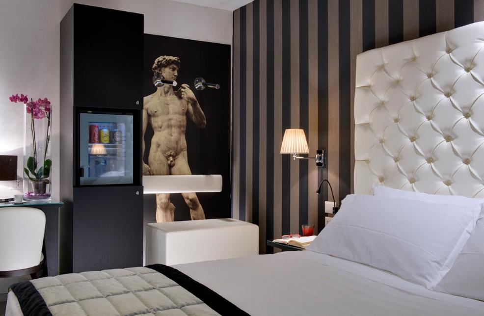Double or Twin Room - Photo 9