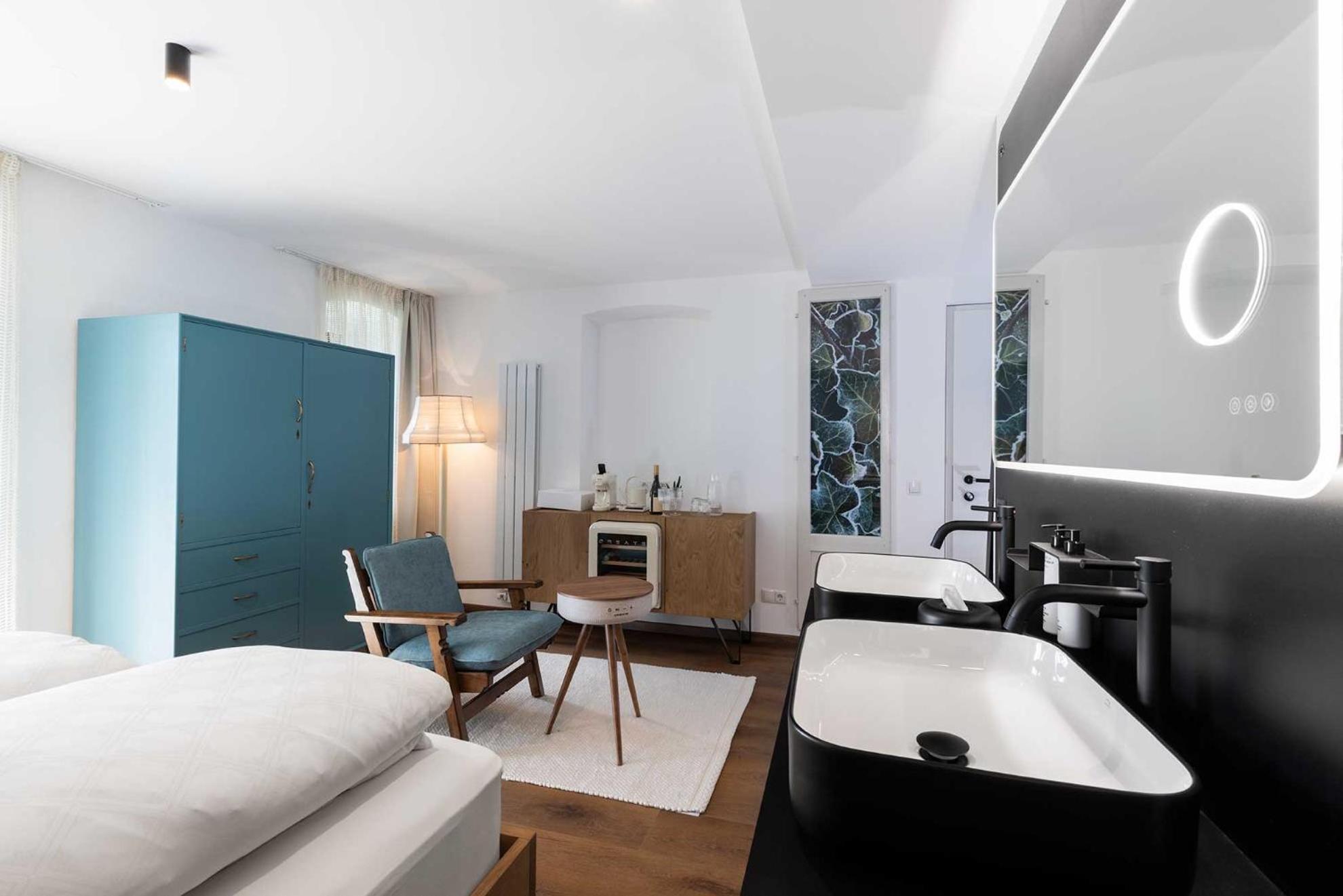 Deluxe Double Room with Balcony photo 3