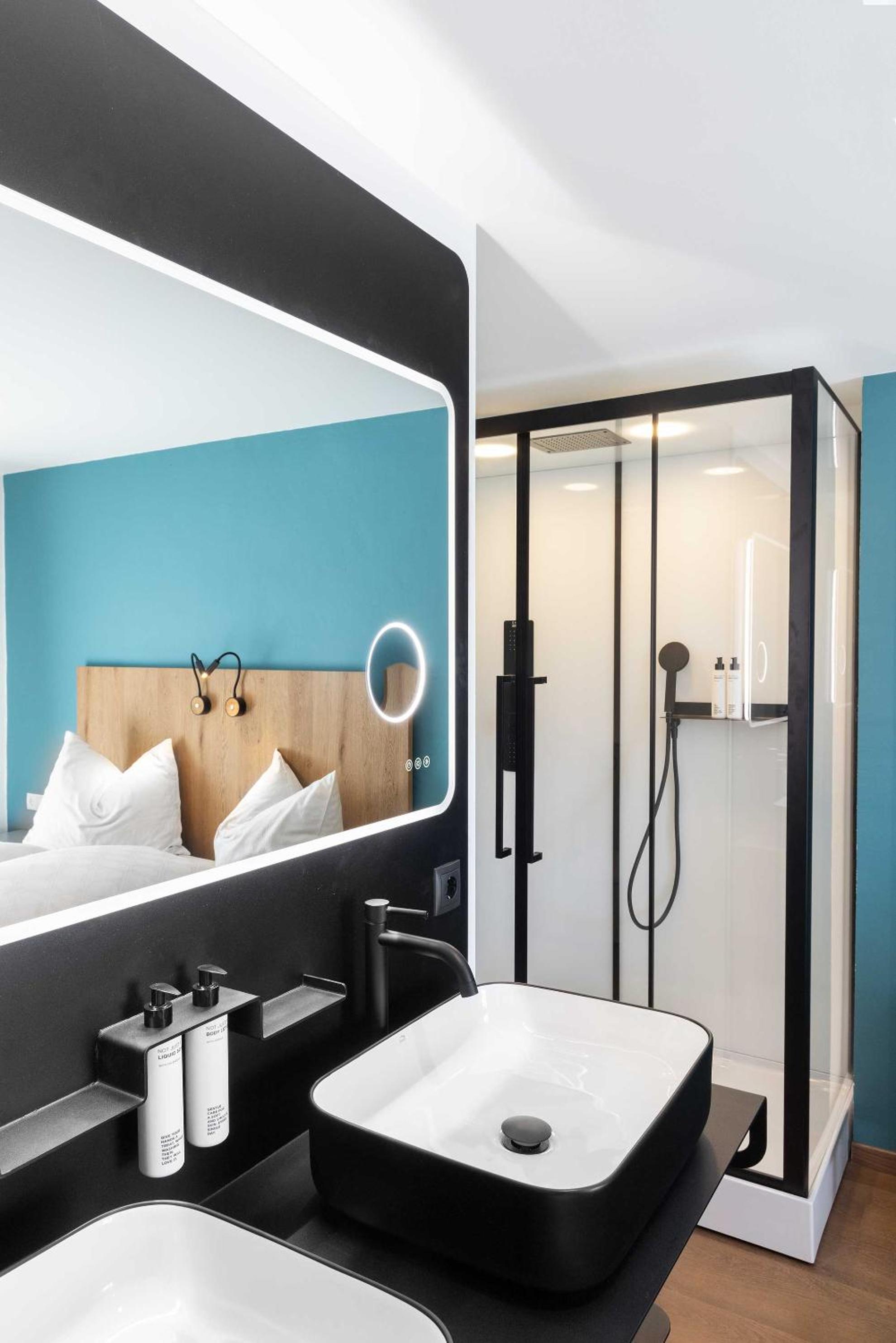 Deluxe Junior Suite photo 3