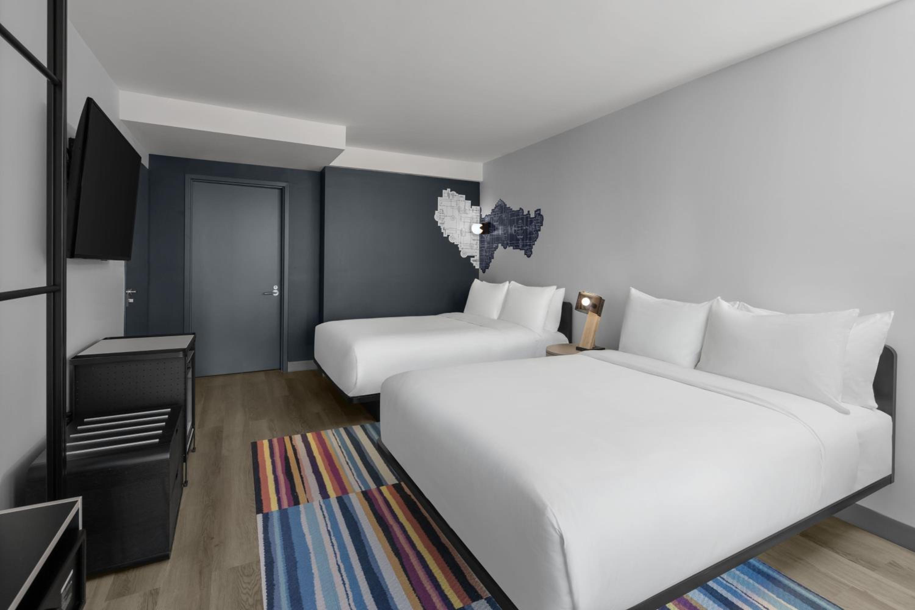 Queen Room with Two Queen Beds thumbnail 6