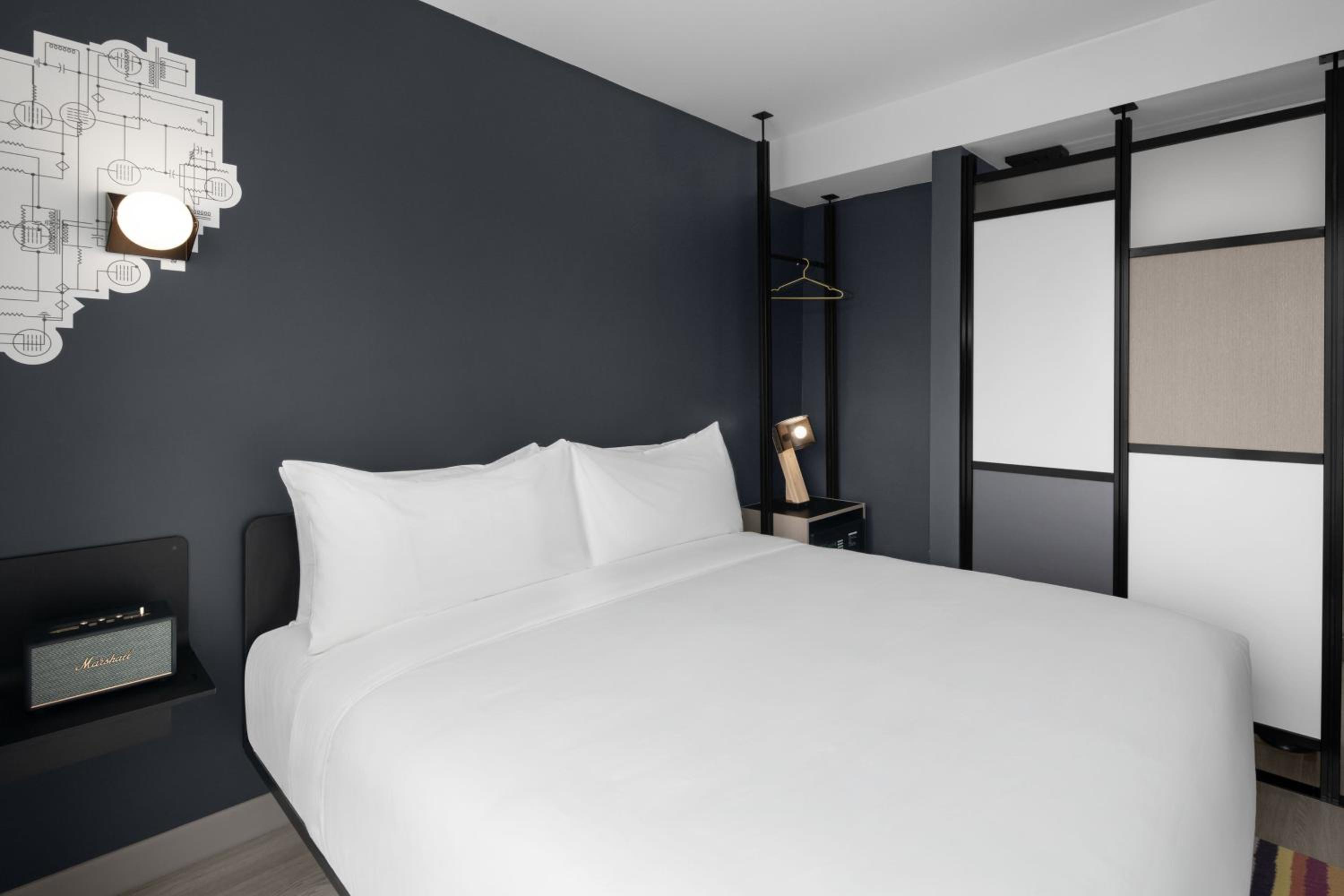 King Room thumbnail 5