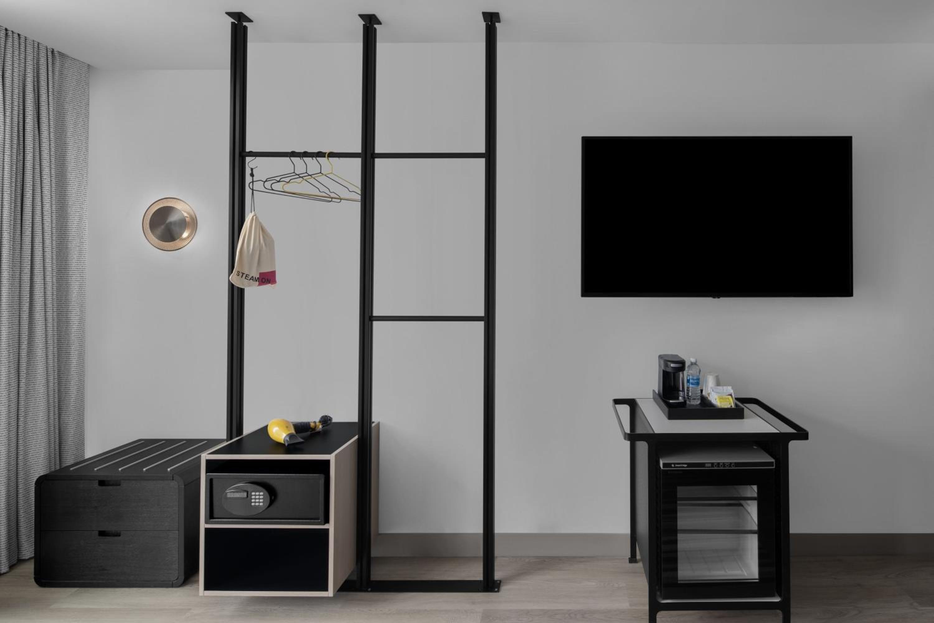 King Room thumbnail 6