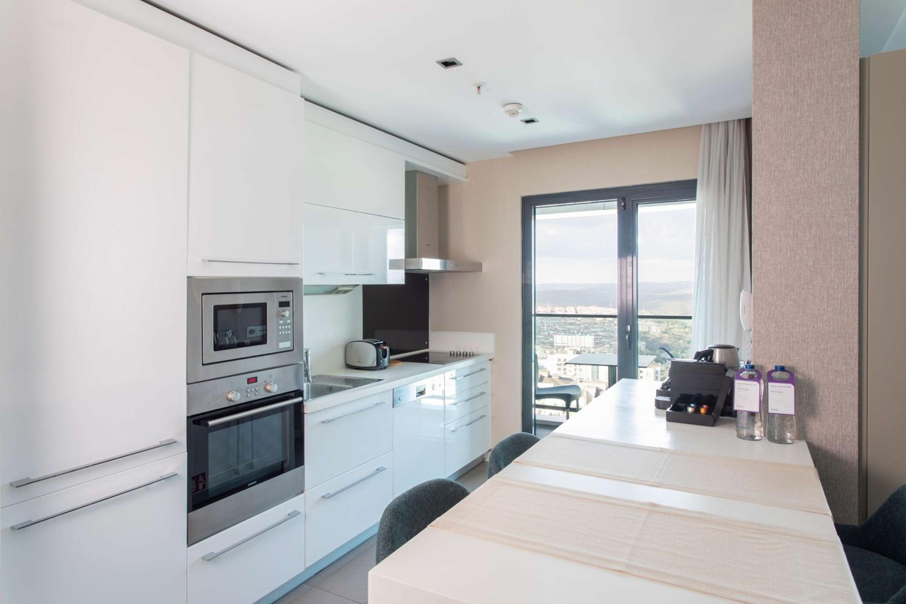 One-Bedroom Apartment with Balcony and View photo 2