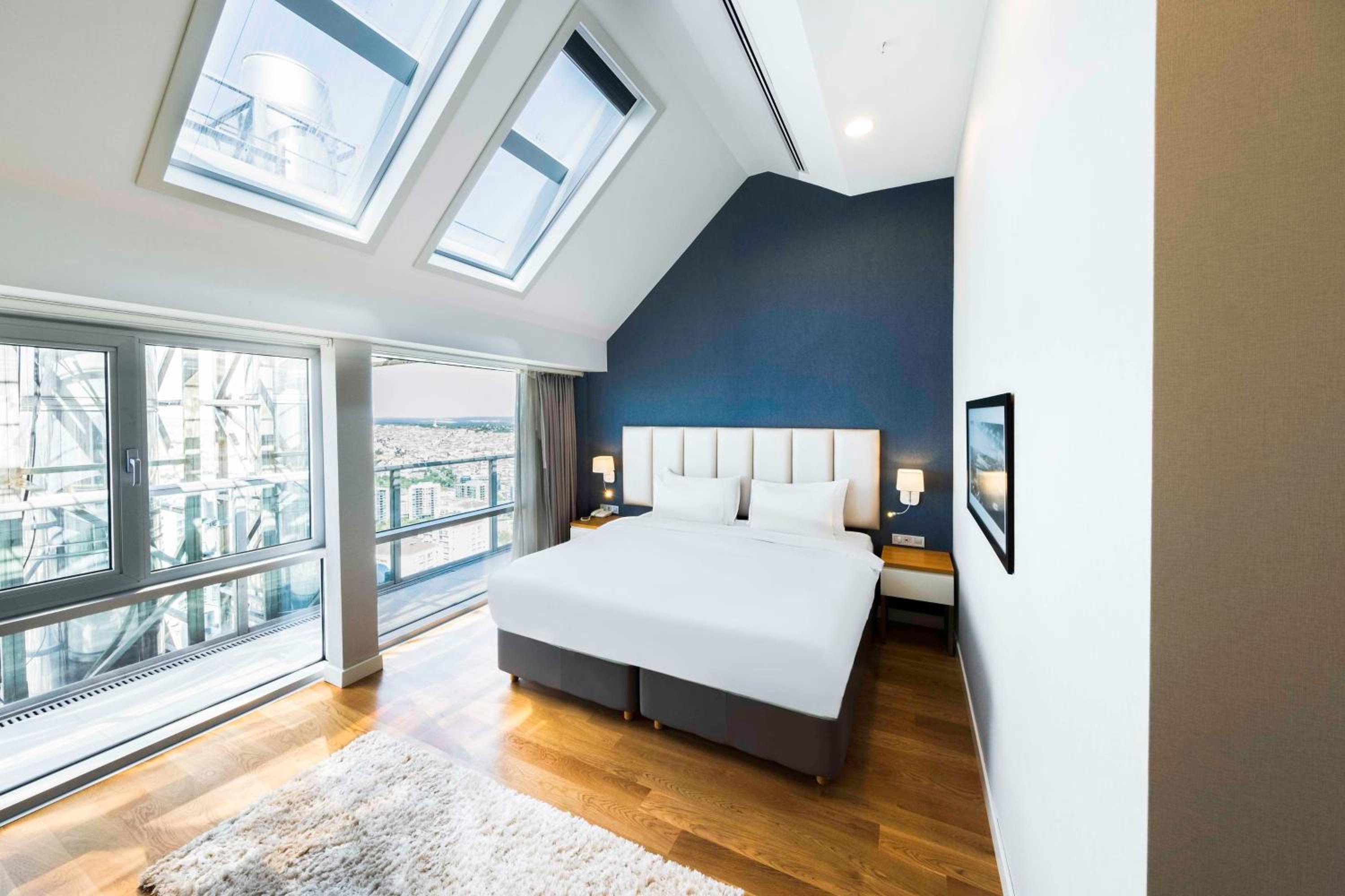 Three-Bedroom Penthouse photo 3