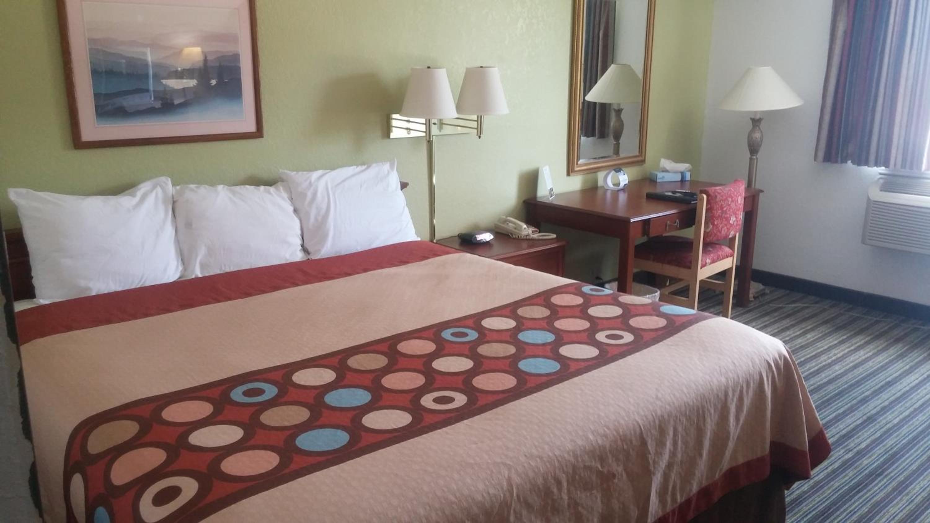 Queen Room - Non-Smoking - Photo 6
