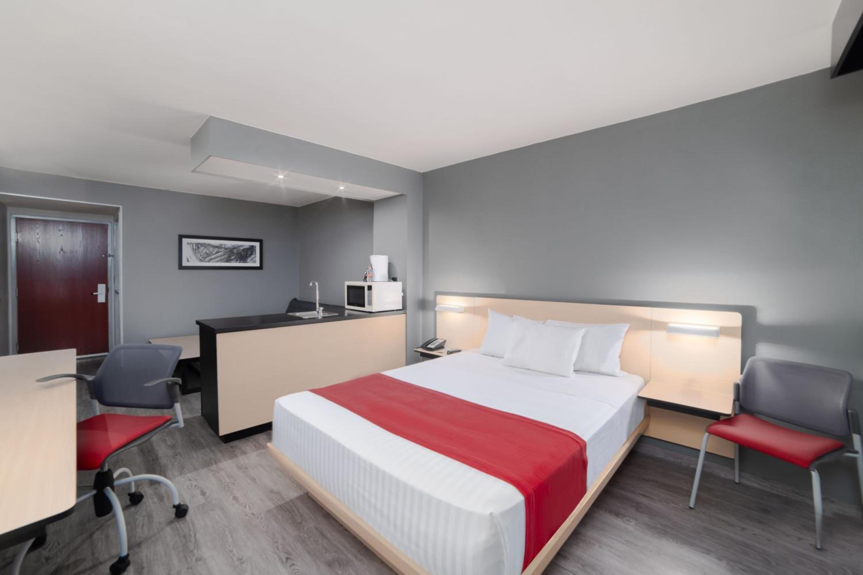 Queen Suite with Sofa Bed - Photo 1