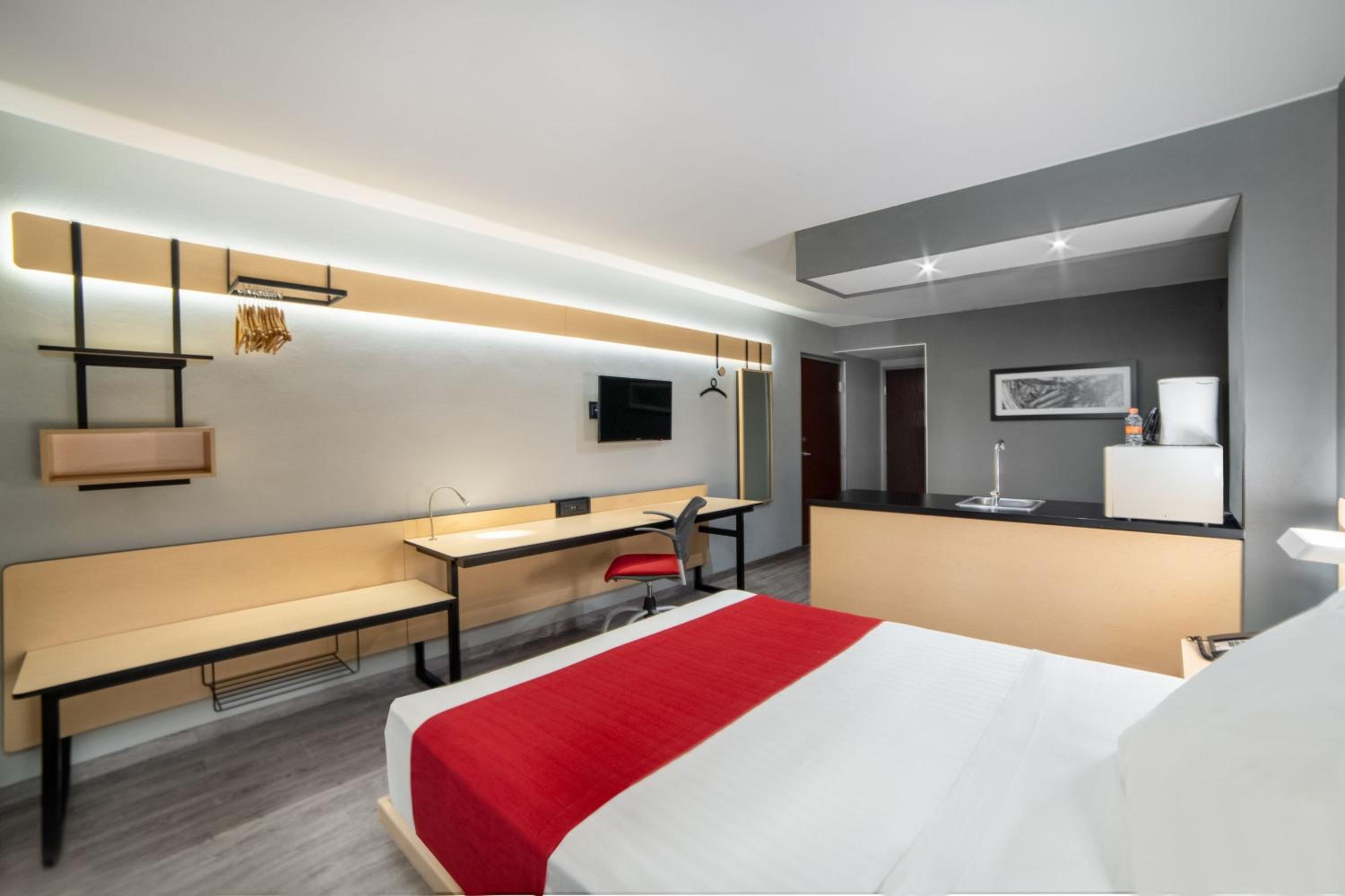 Queen Suite with Sofa Bed - Photo 2