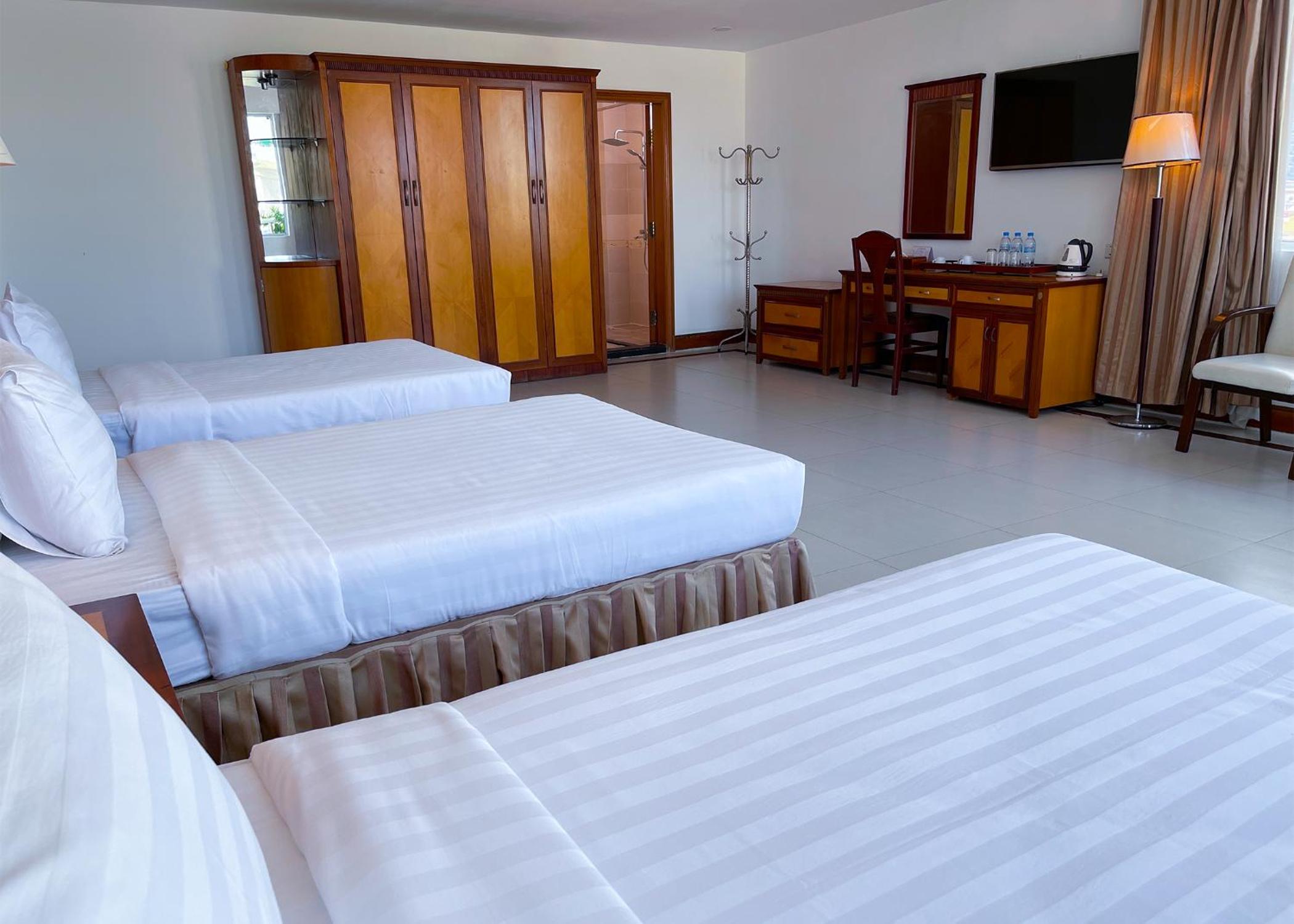 Superior Triple Room photo 2