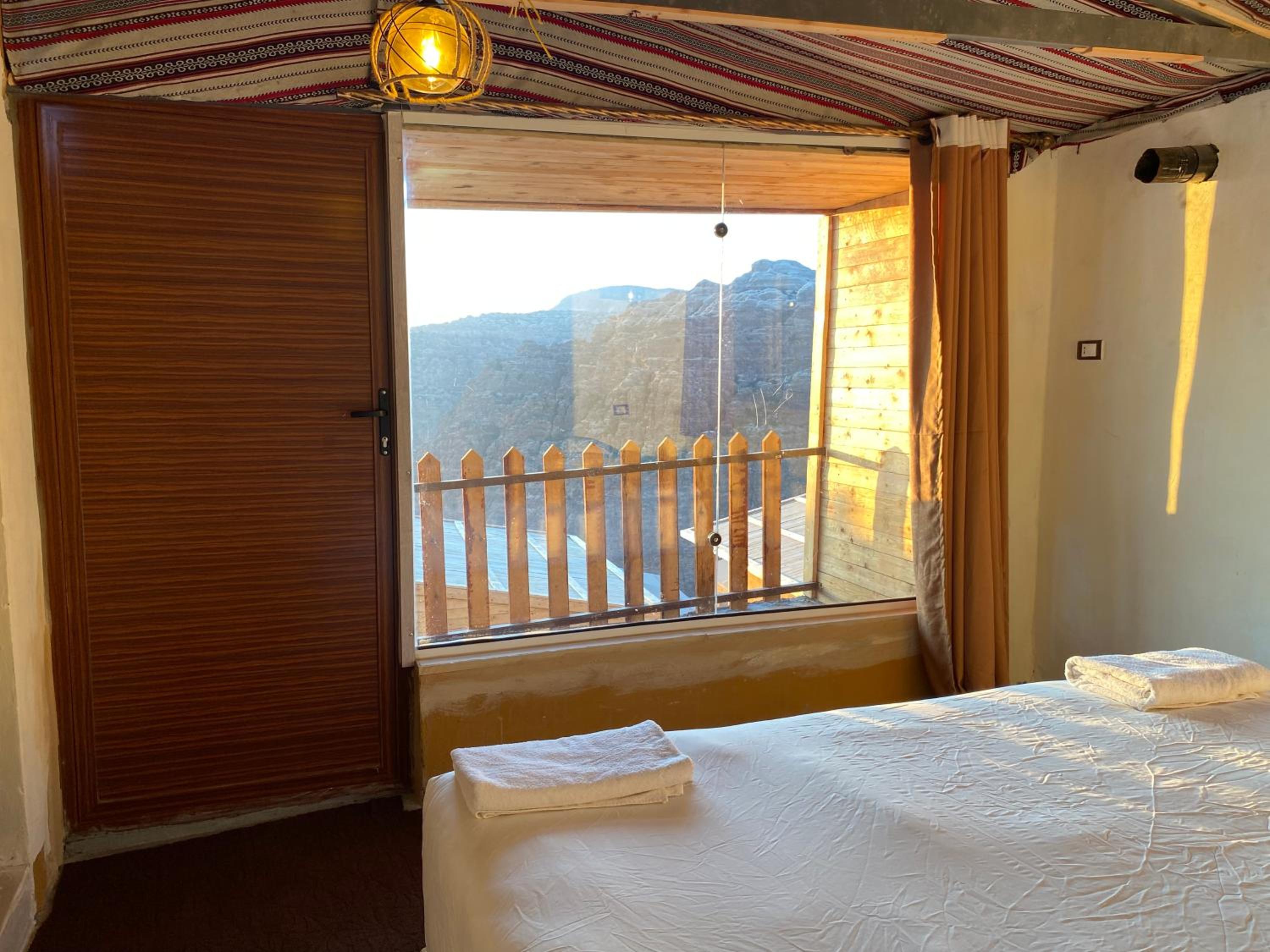 Deluxe Double Room with Balcony photo 3