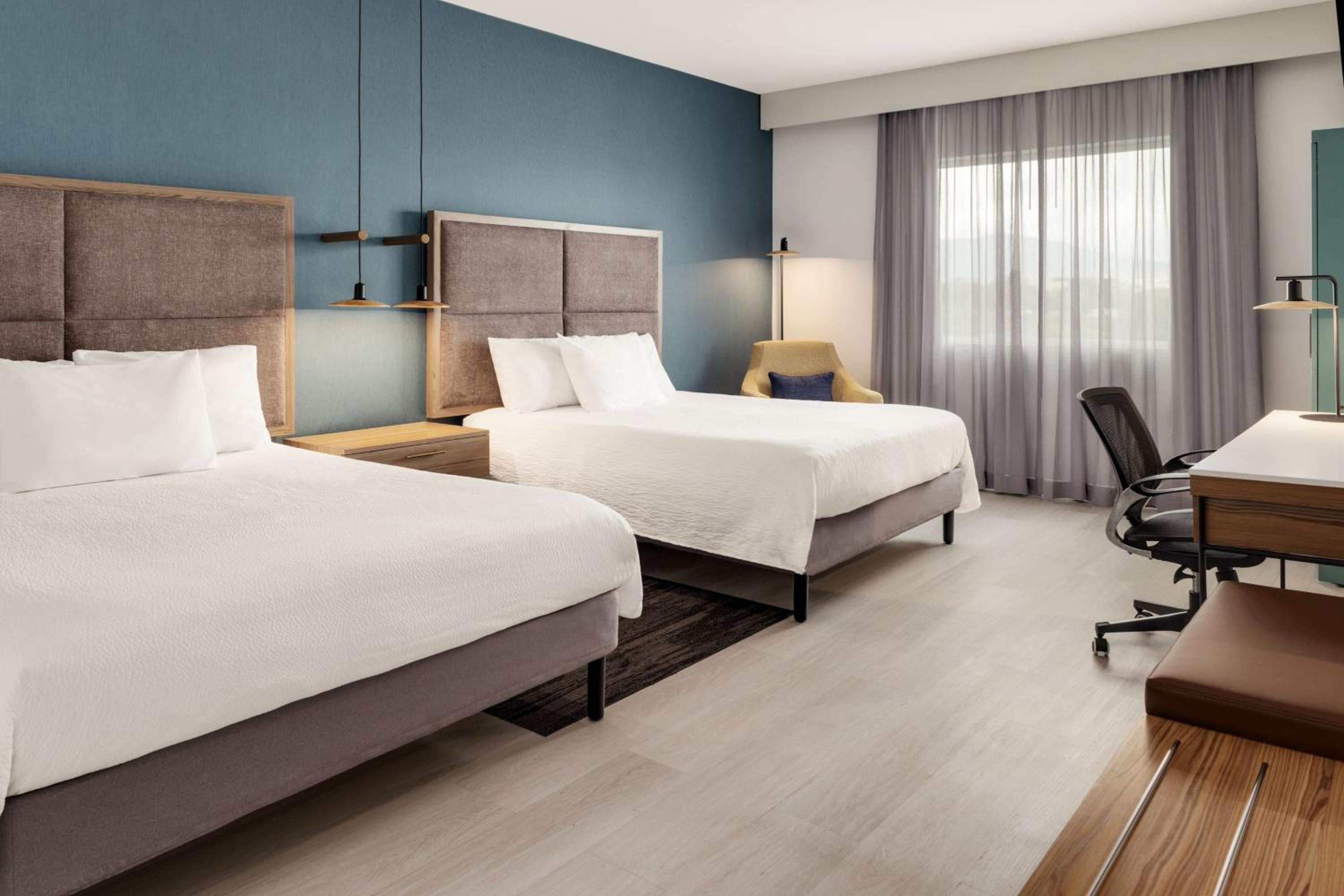 Double Room with Two Queen Beds photo 3
