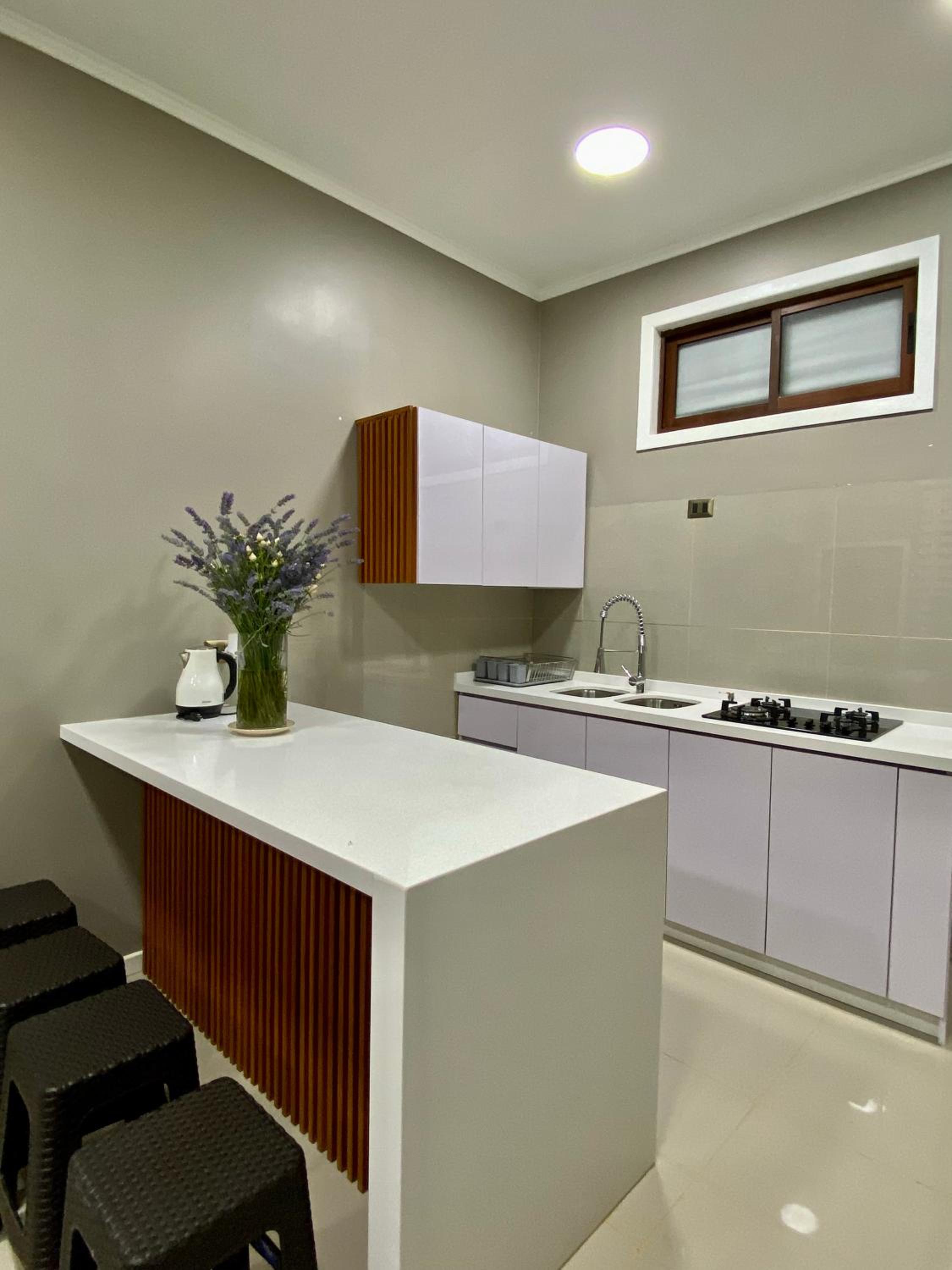Family Room with Private Bathroom photo 2