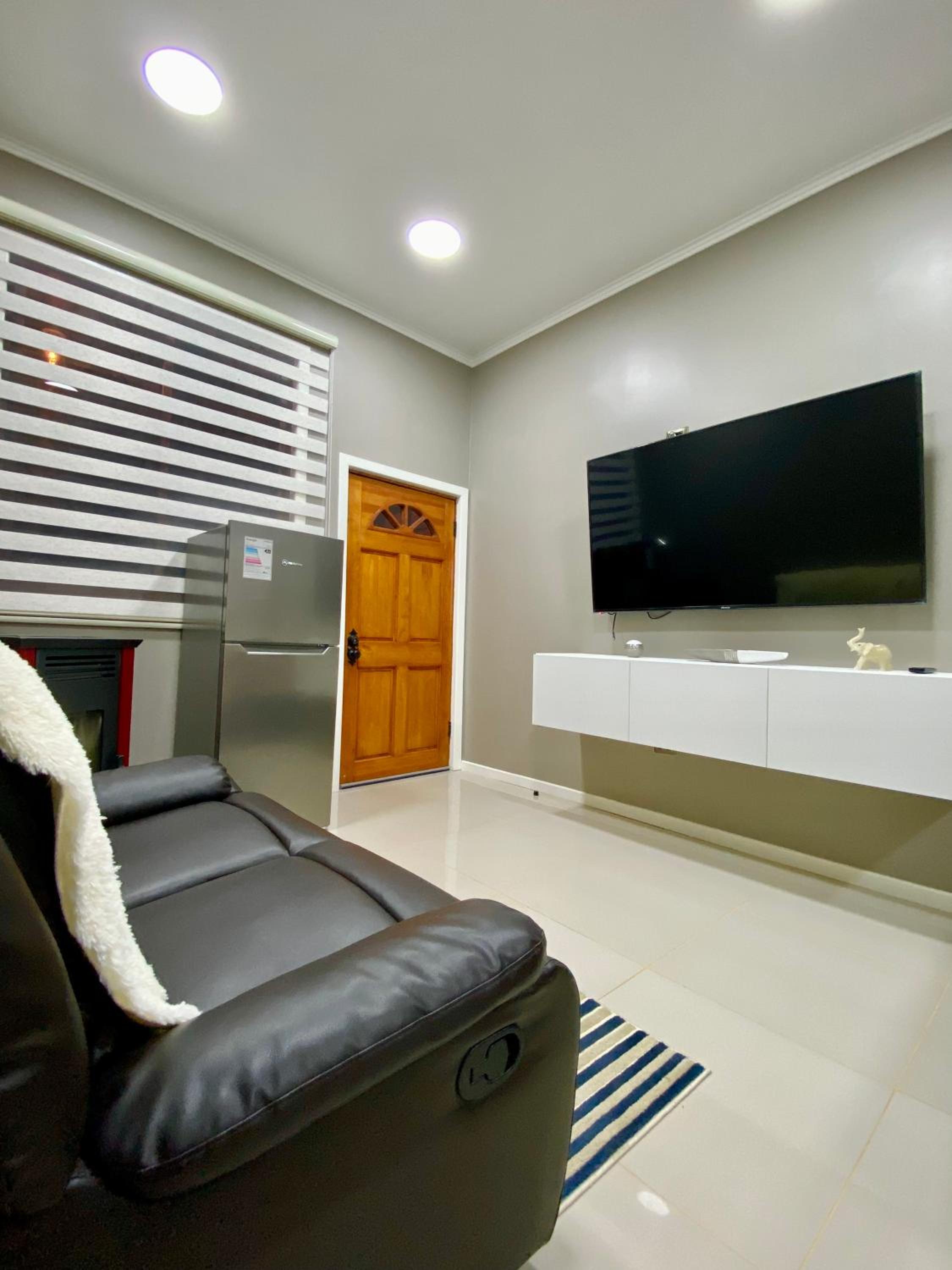 Family Room with Private Bathroom photo 1