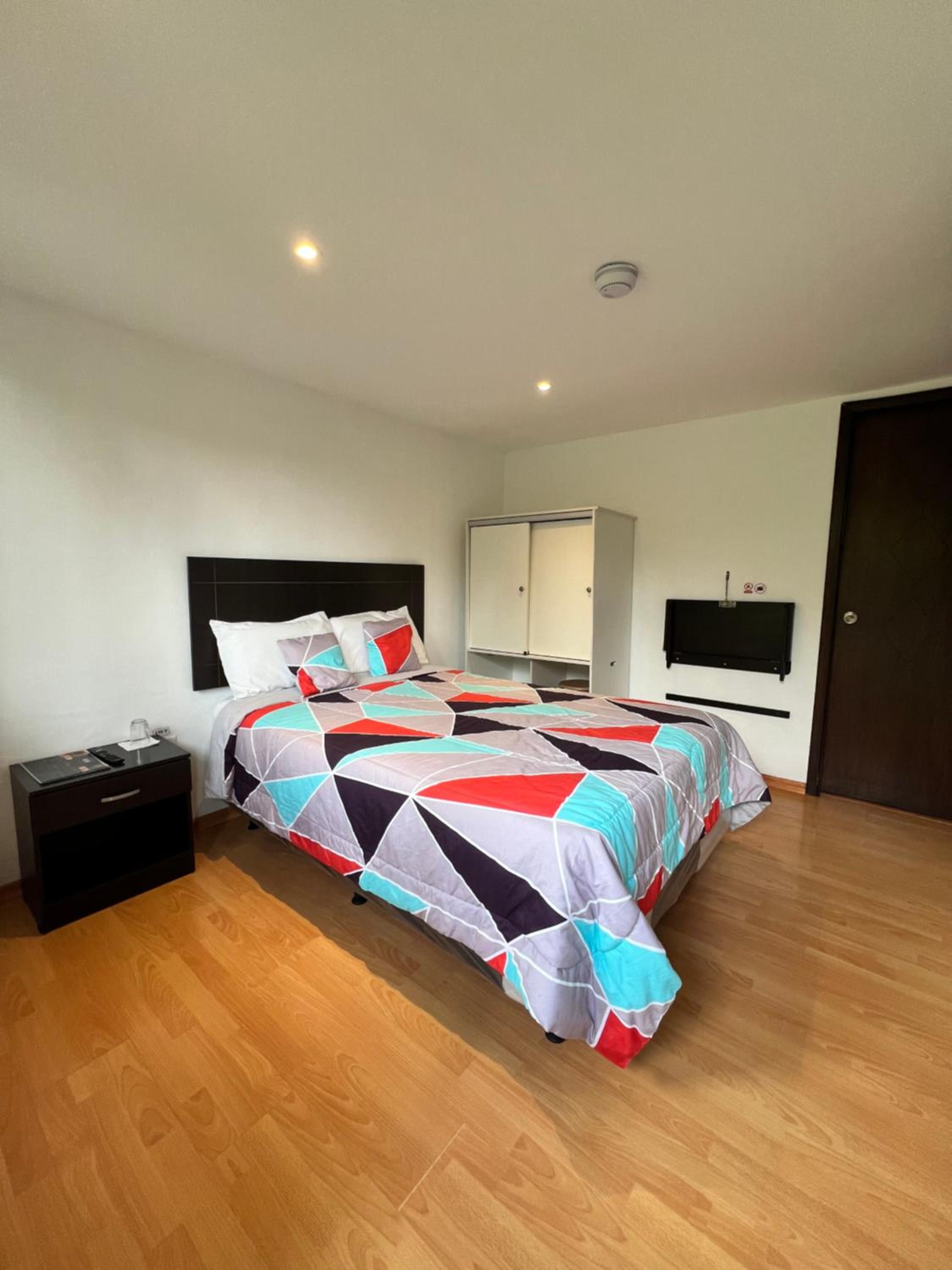 Single Room with Bathroom photo 3