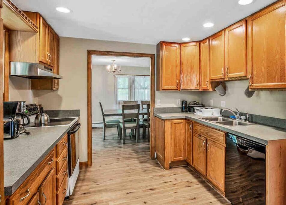 Four-Bedroom House photo 3