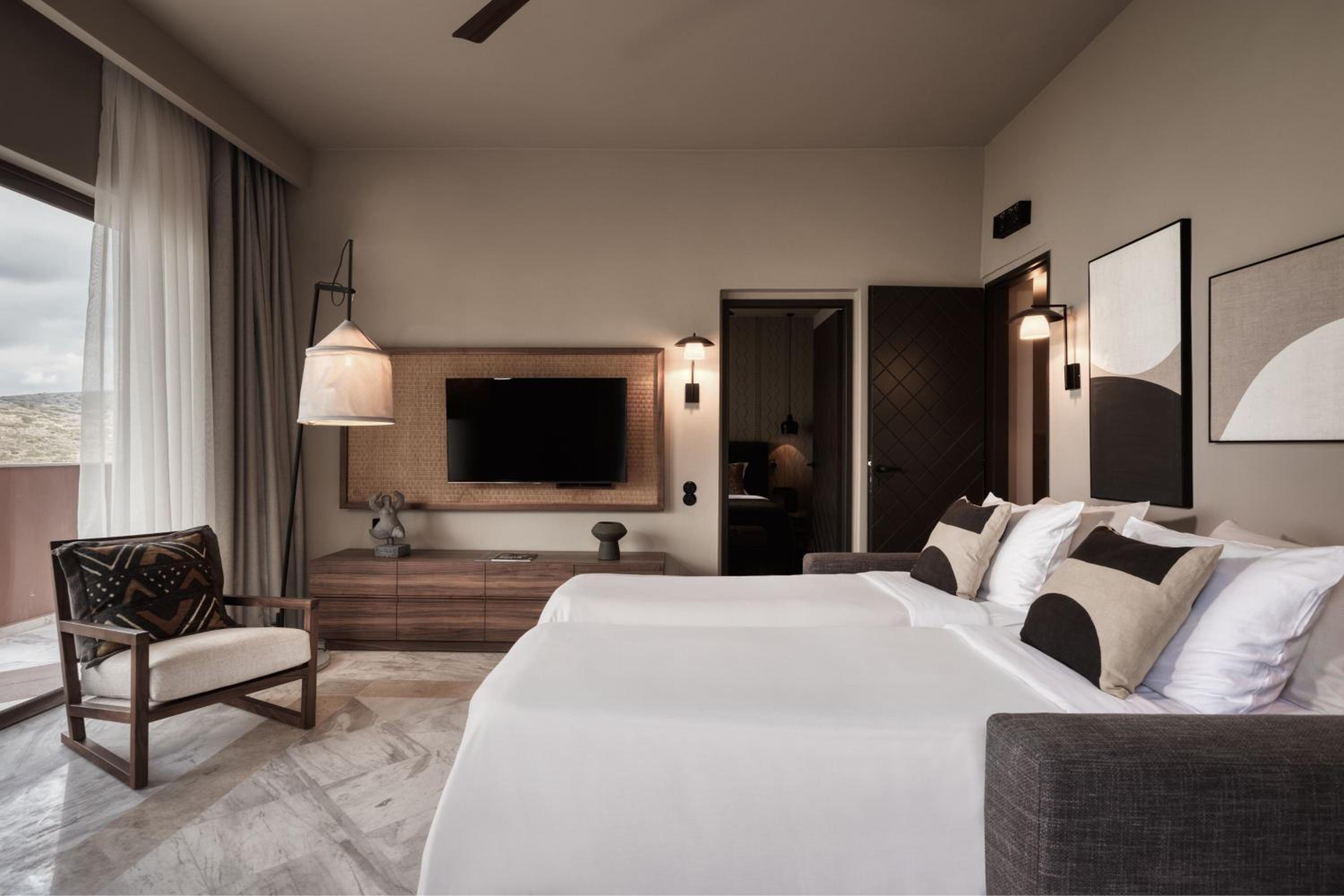 Family Suite with Garden View thumbnail 6