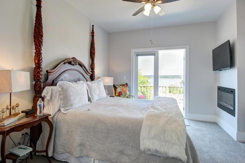 Queen Room with Balcony photo 2