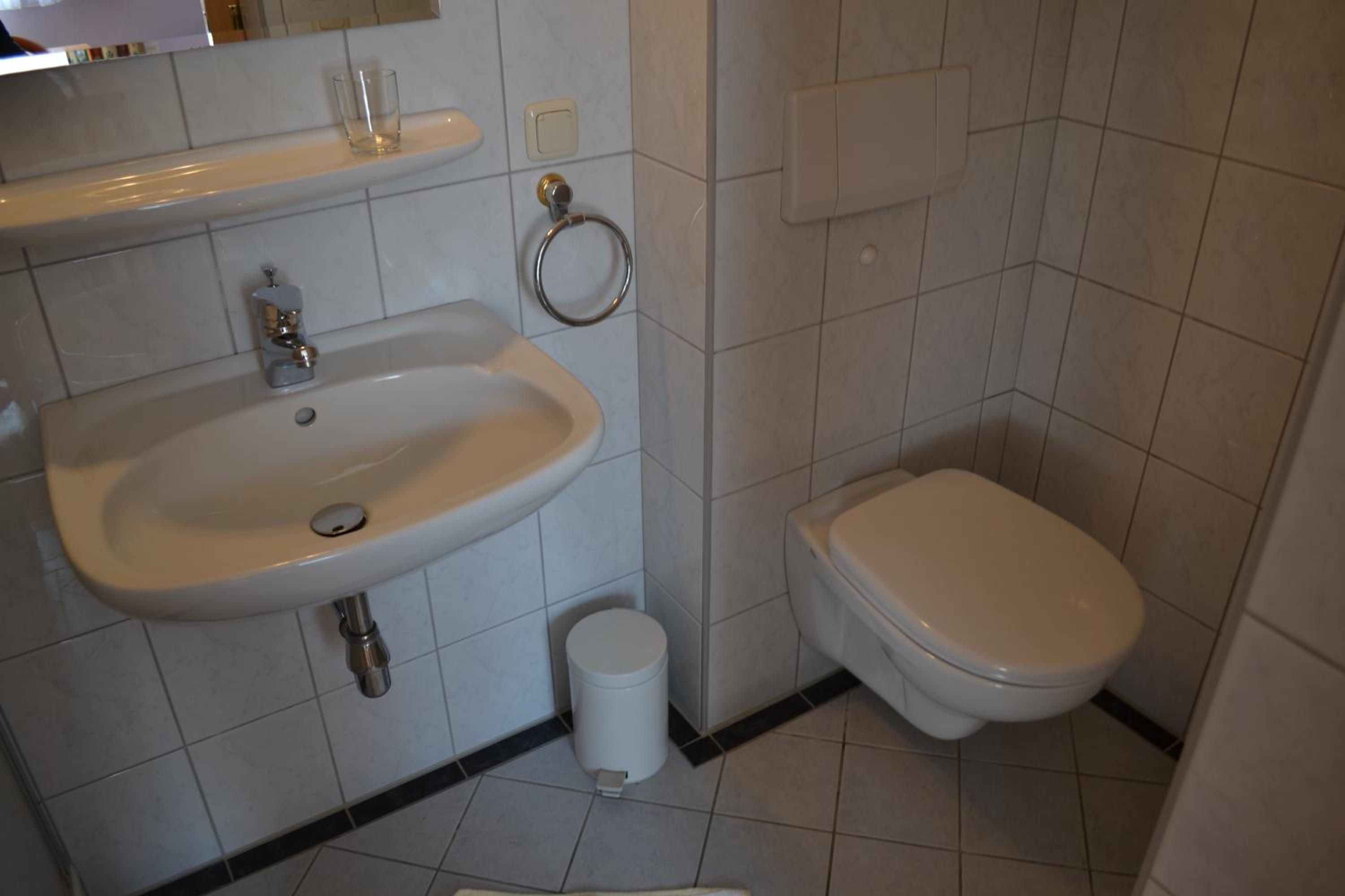 Family Room with Shower - Photo 3