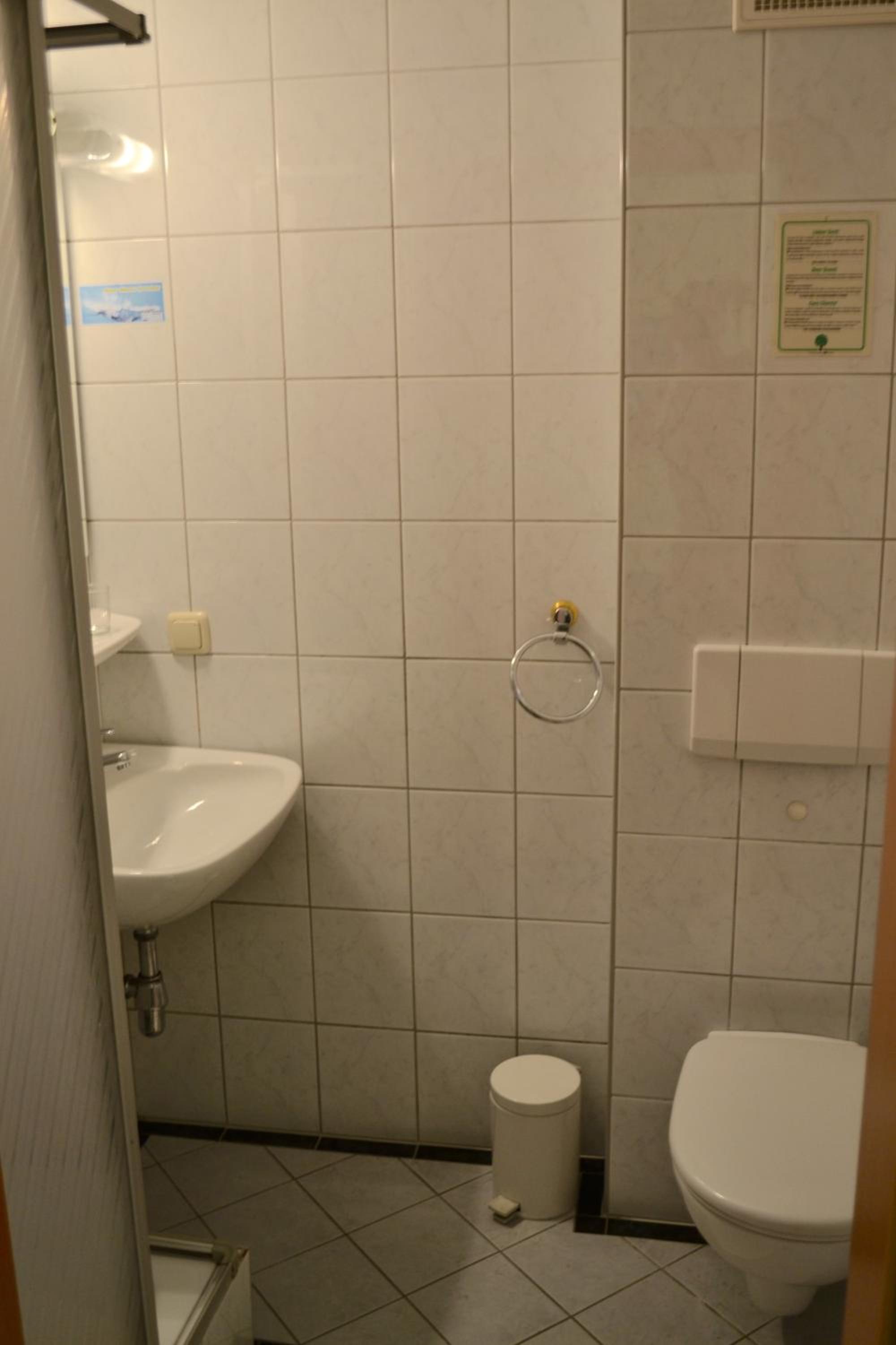 Double Room with Private Bathroom - Photo 3