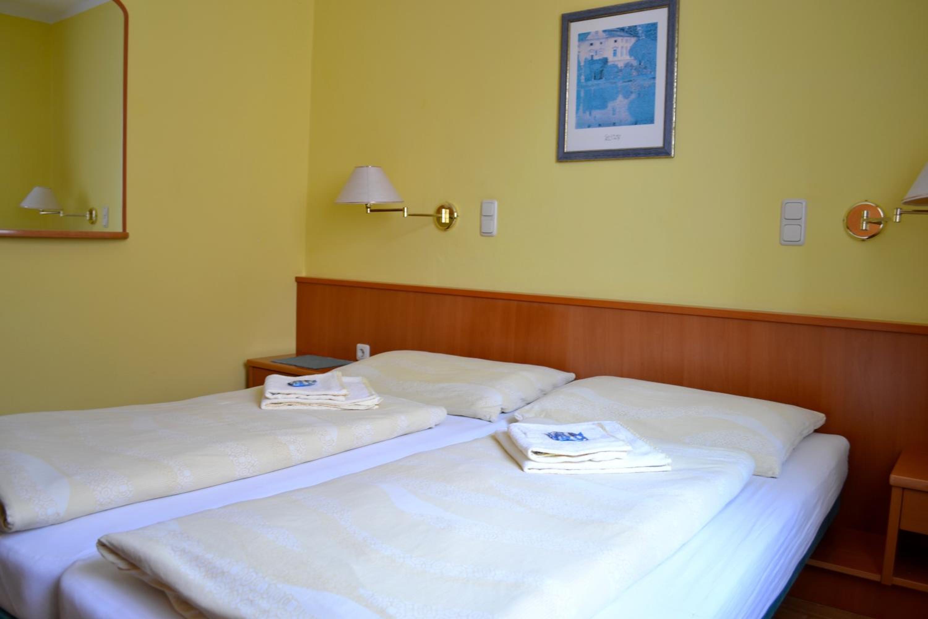 Double Room with Private Bathroom - Photo 1
