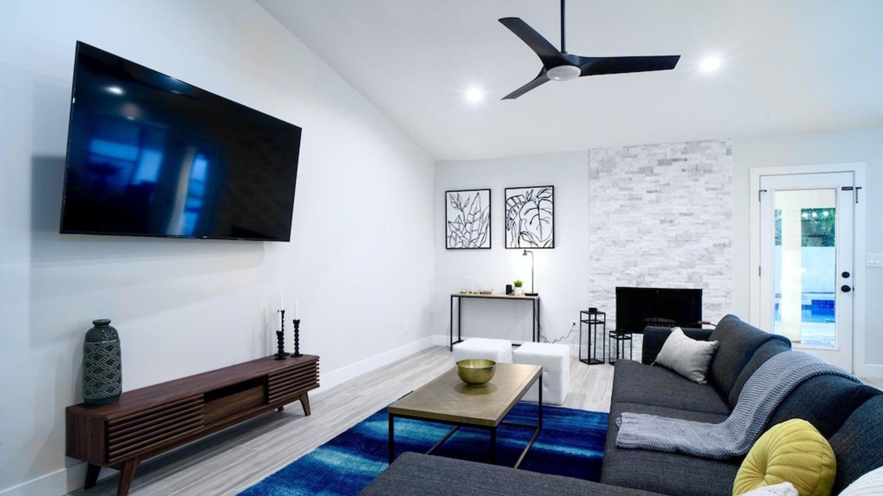 Five-Bedroom House photo 1