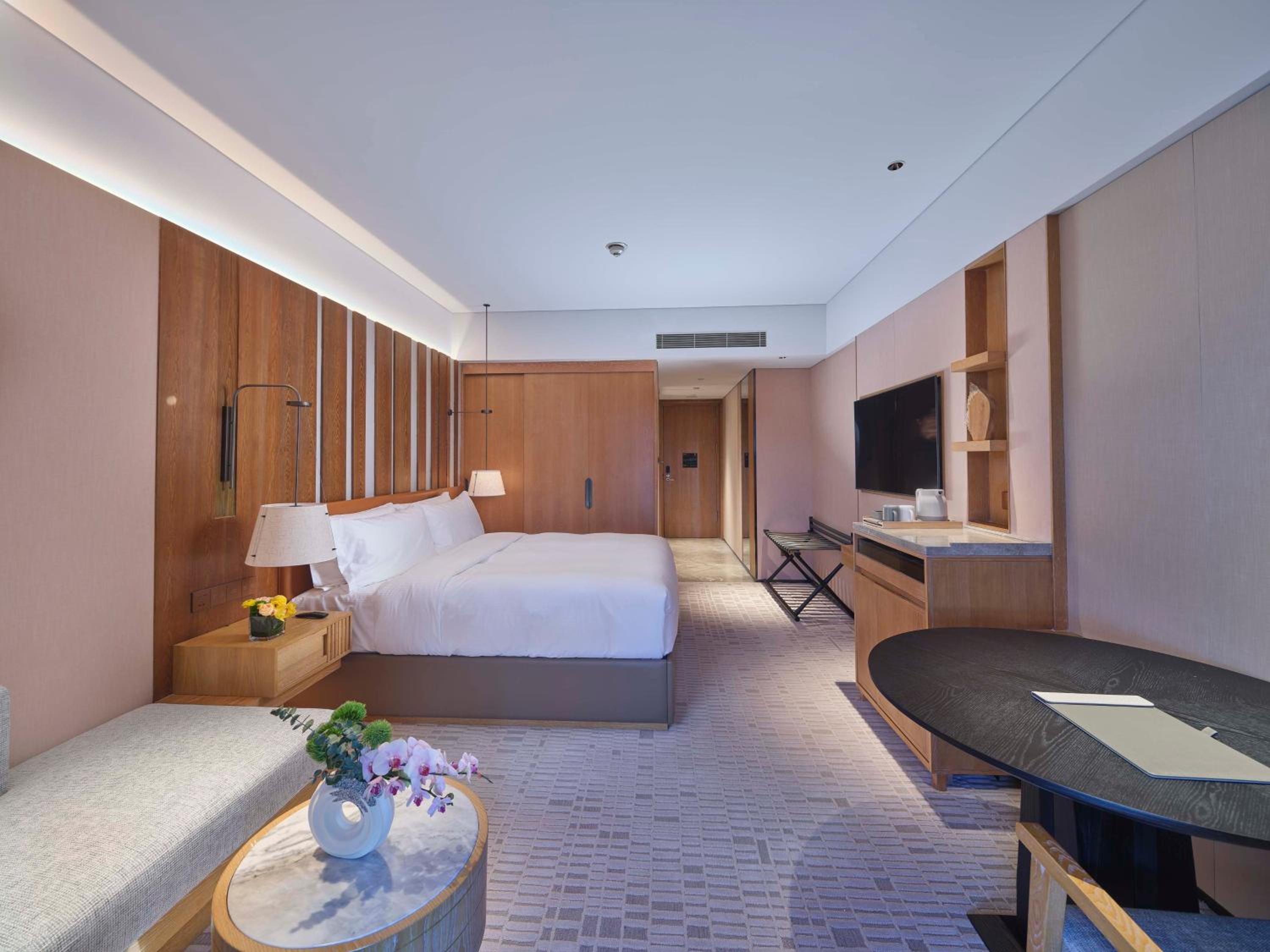 Premier King Room photo 2