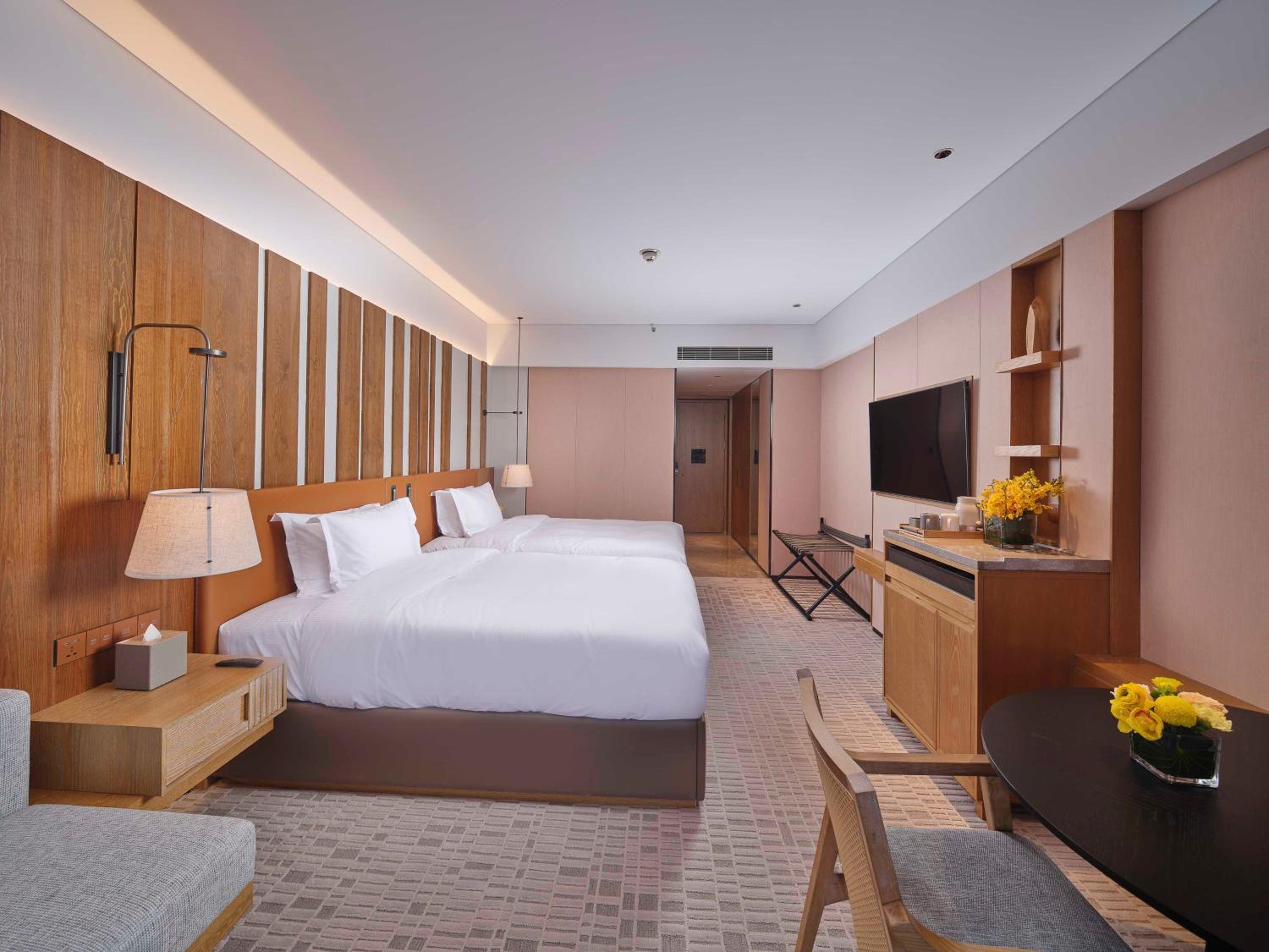 Deluxe Twin Room with Balcony photo 2