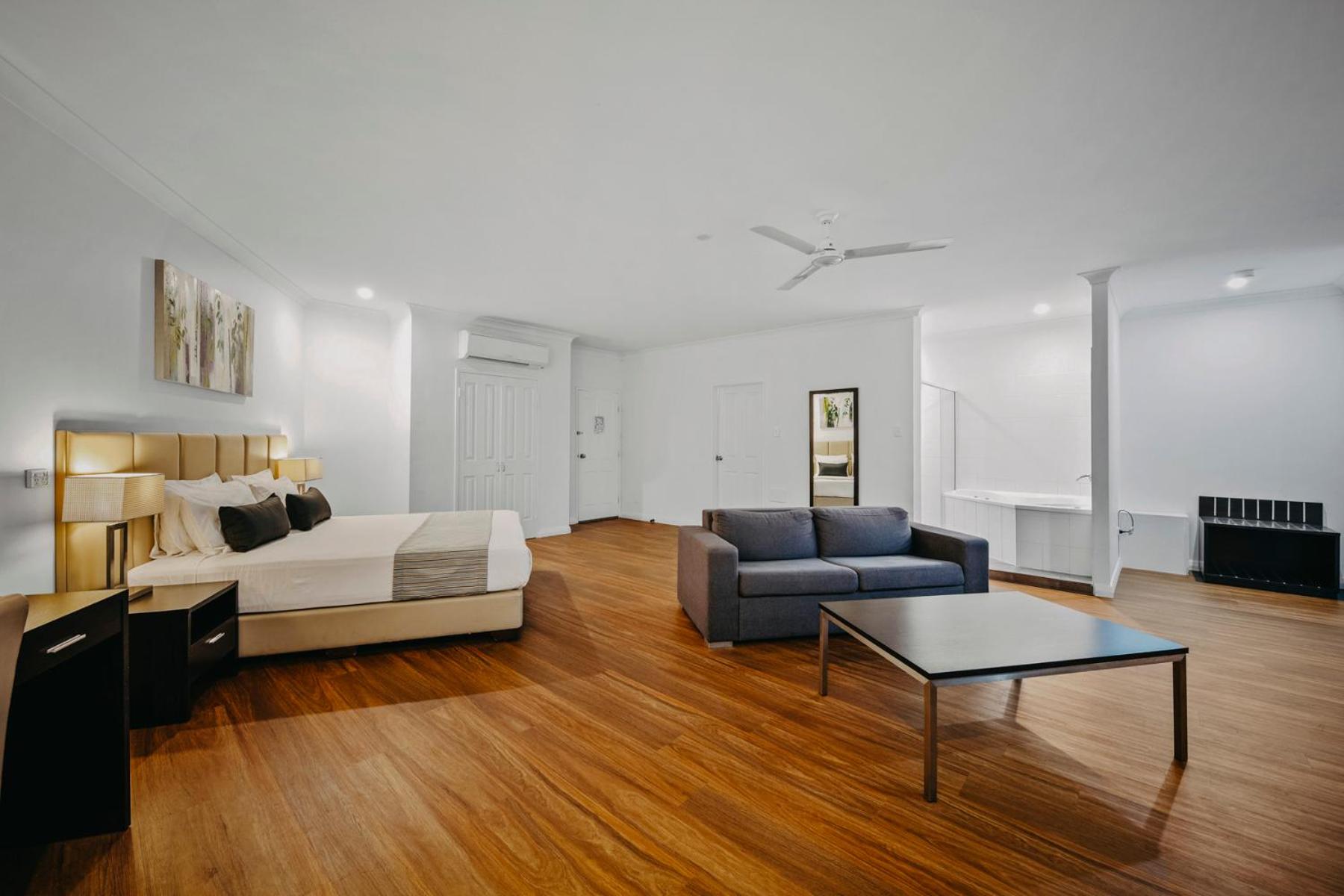 Spa King Suite - Photo 3