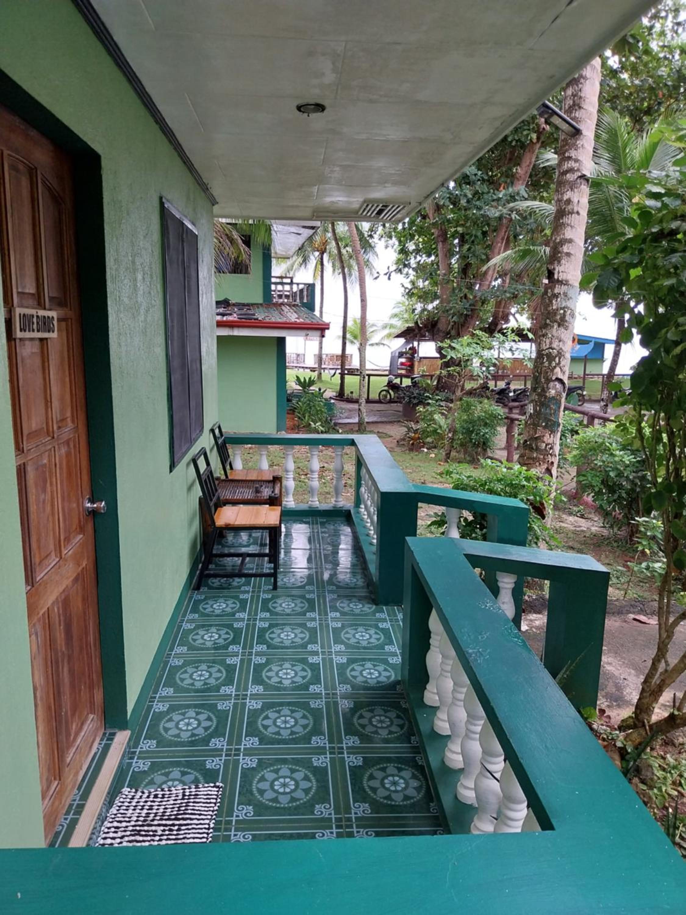 Bungalow with Garden View - Photo 3