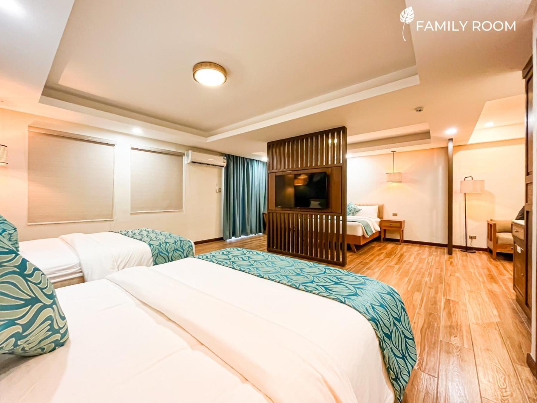 Family Room - Photo 2