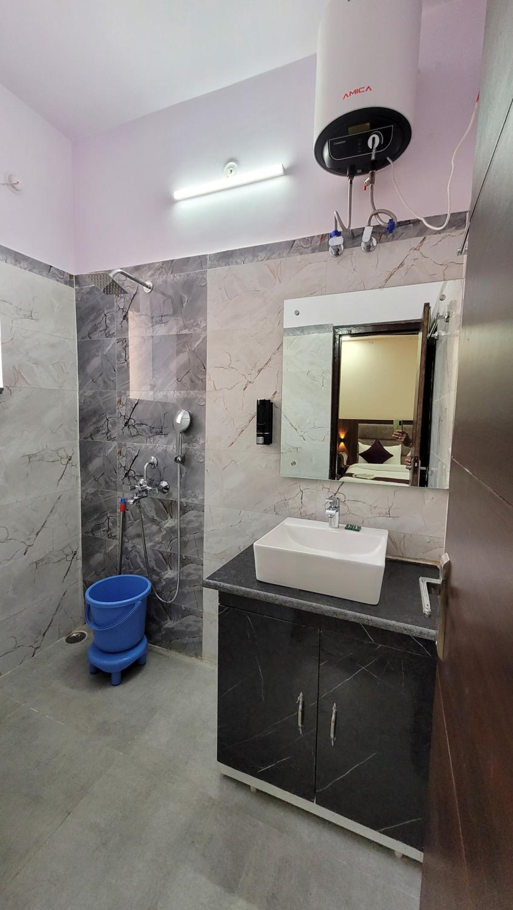 Deluxe Double Room with Balcony - Photo 33