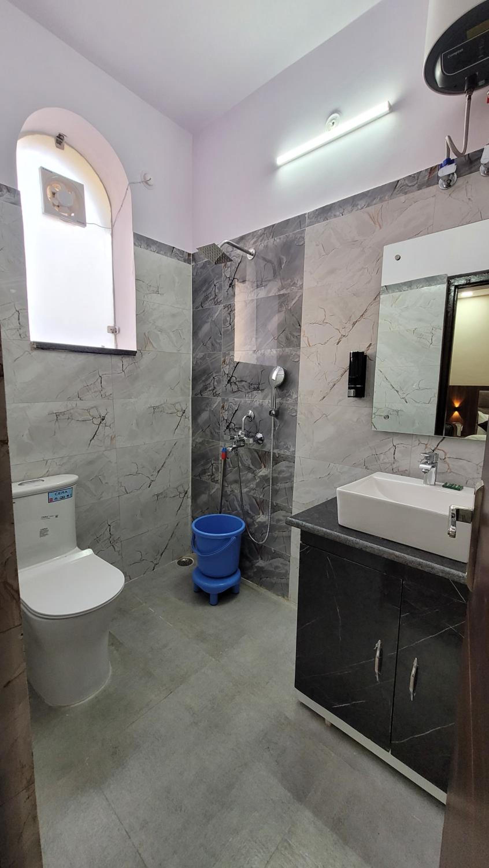 Deluxe Double Room with Balcony - Photo 35