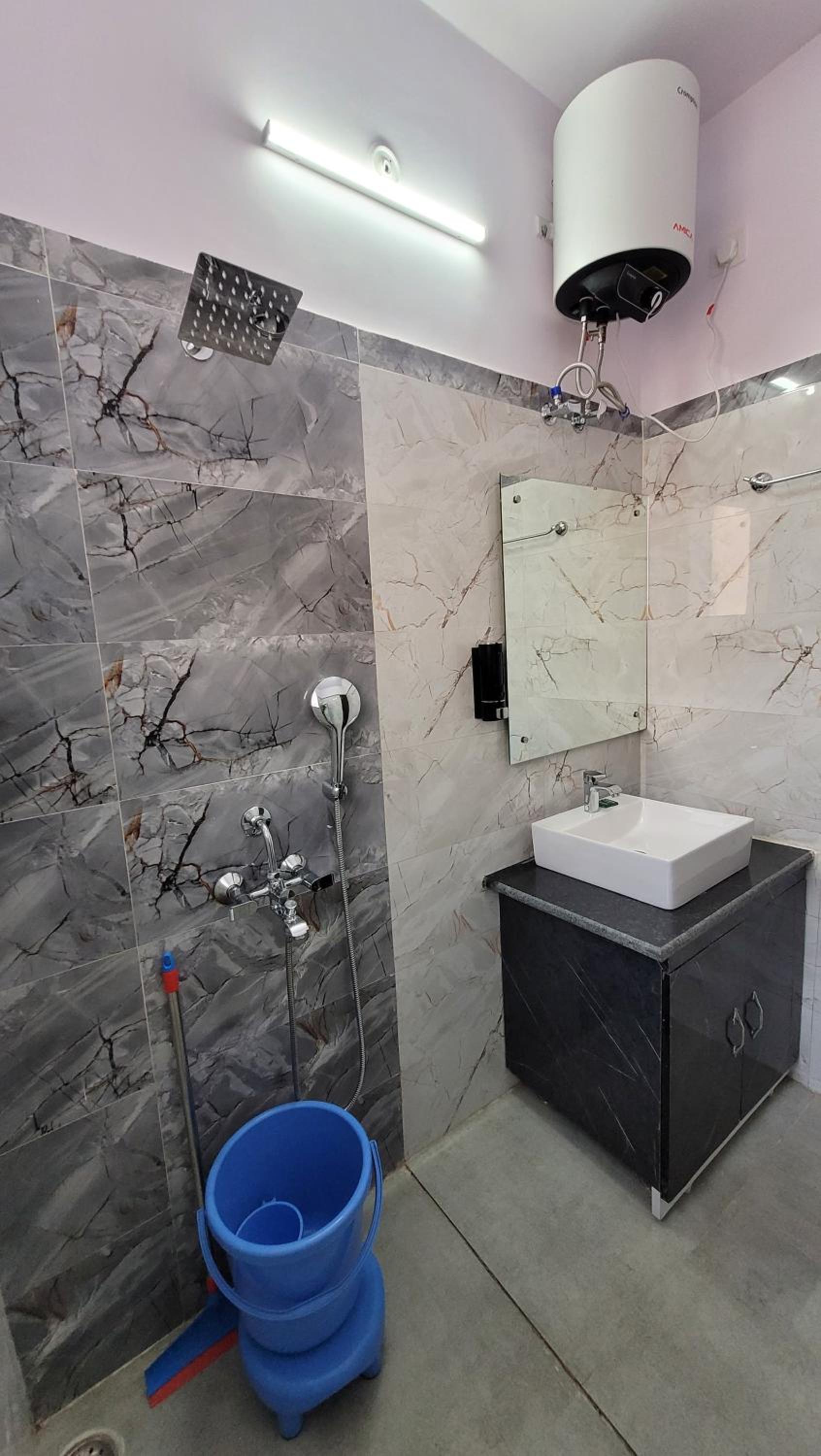Deluxe Double Room with Balcony - Photo 9