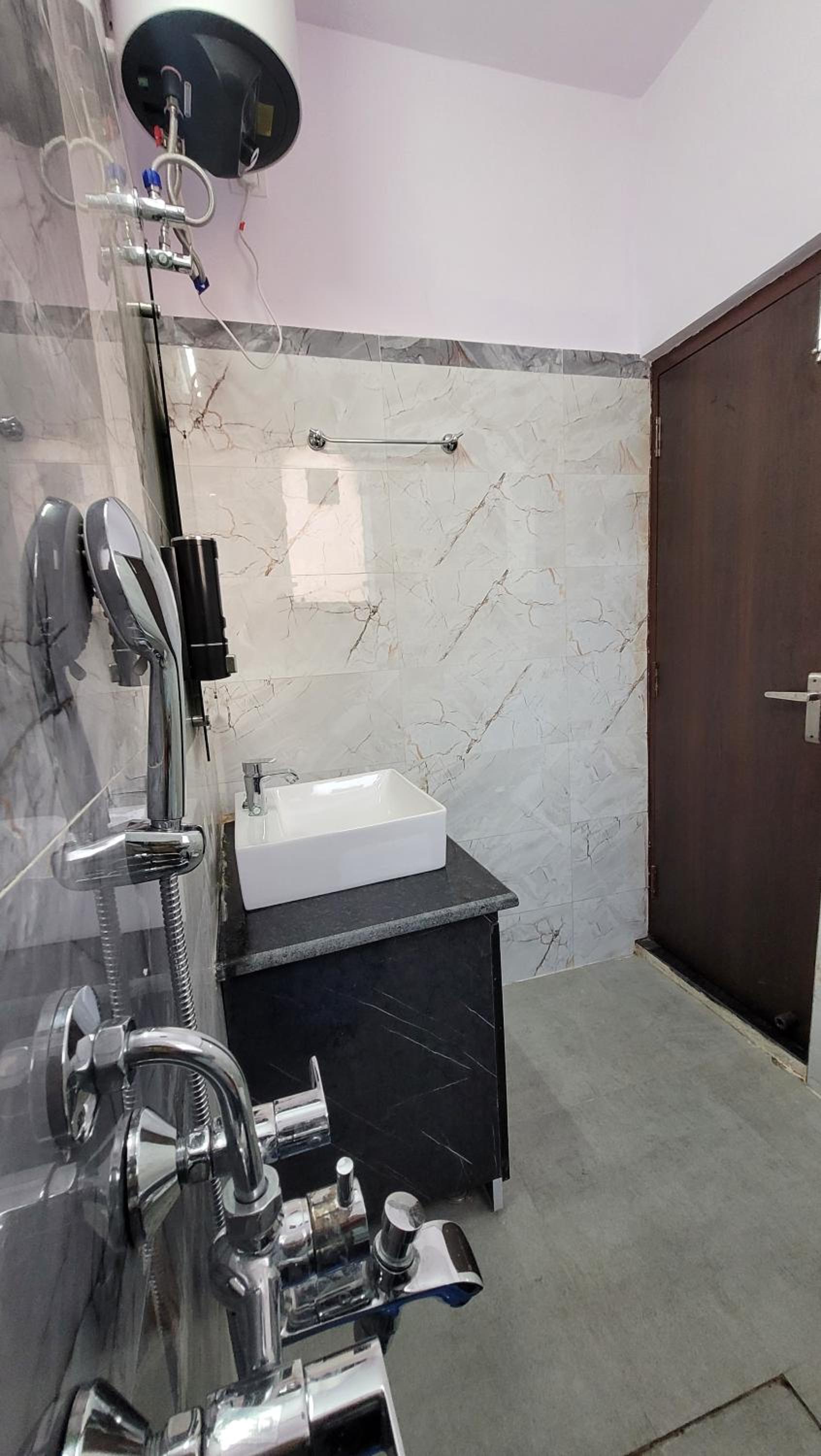 Deluxe Double Room with Balcony - Photo 8