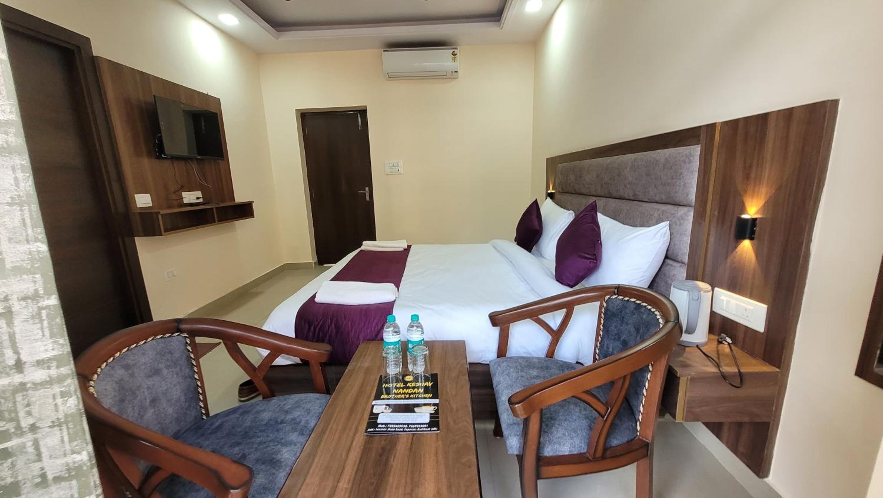 Deluxe Double Room with Balcony - Photo 20
