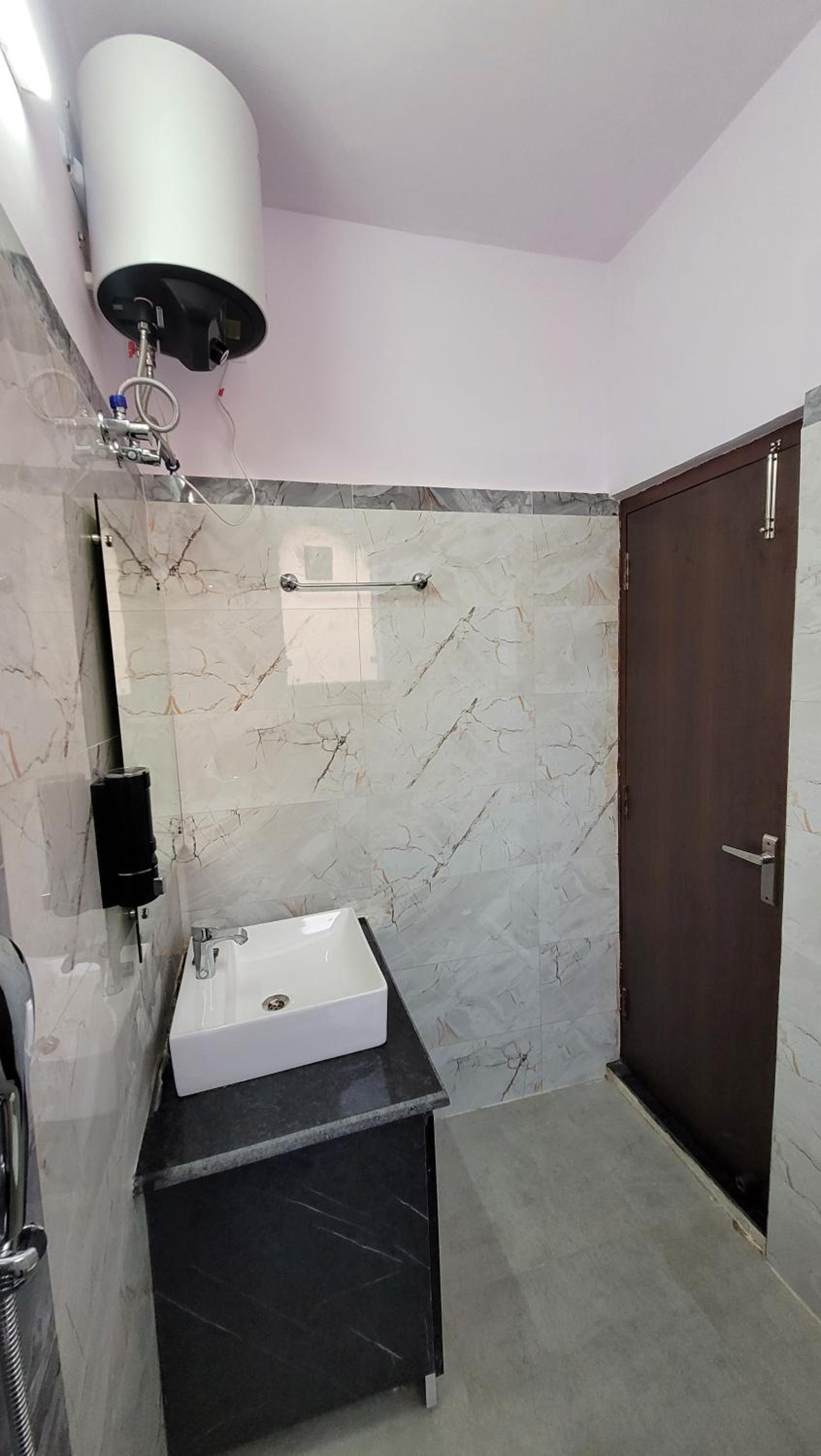 Deluxe Double Room with Balcony - Photo 34