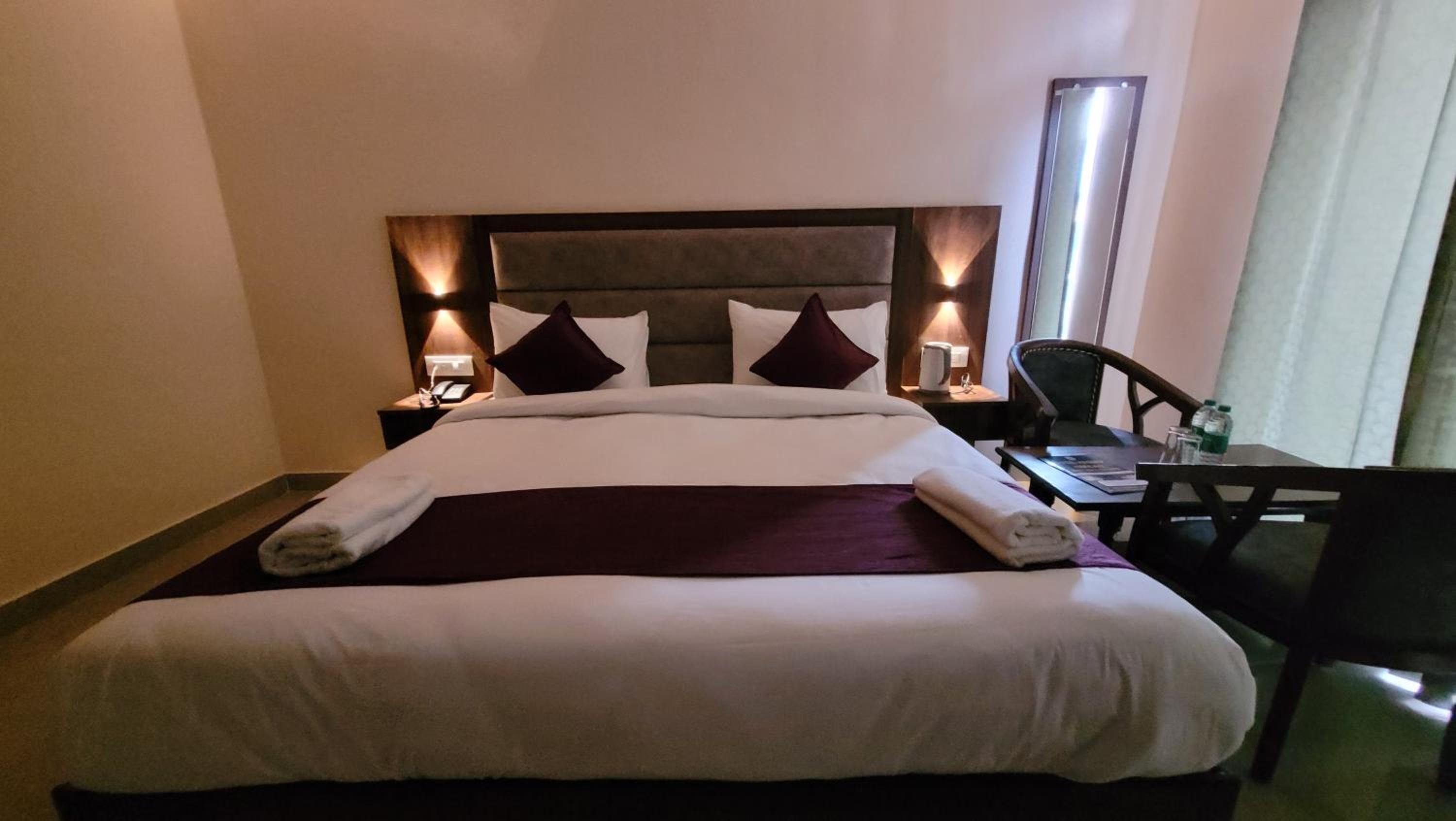 Deluxe Double Room with Balcony - Photo 2