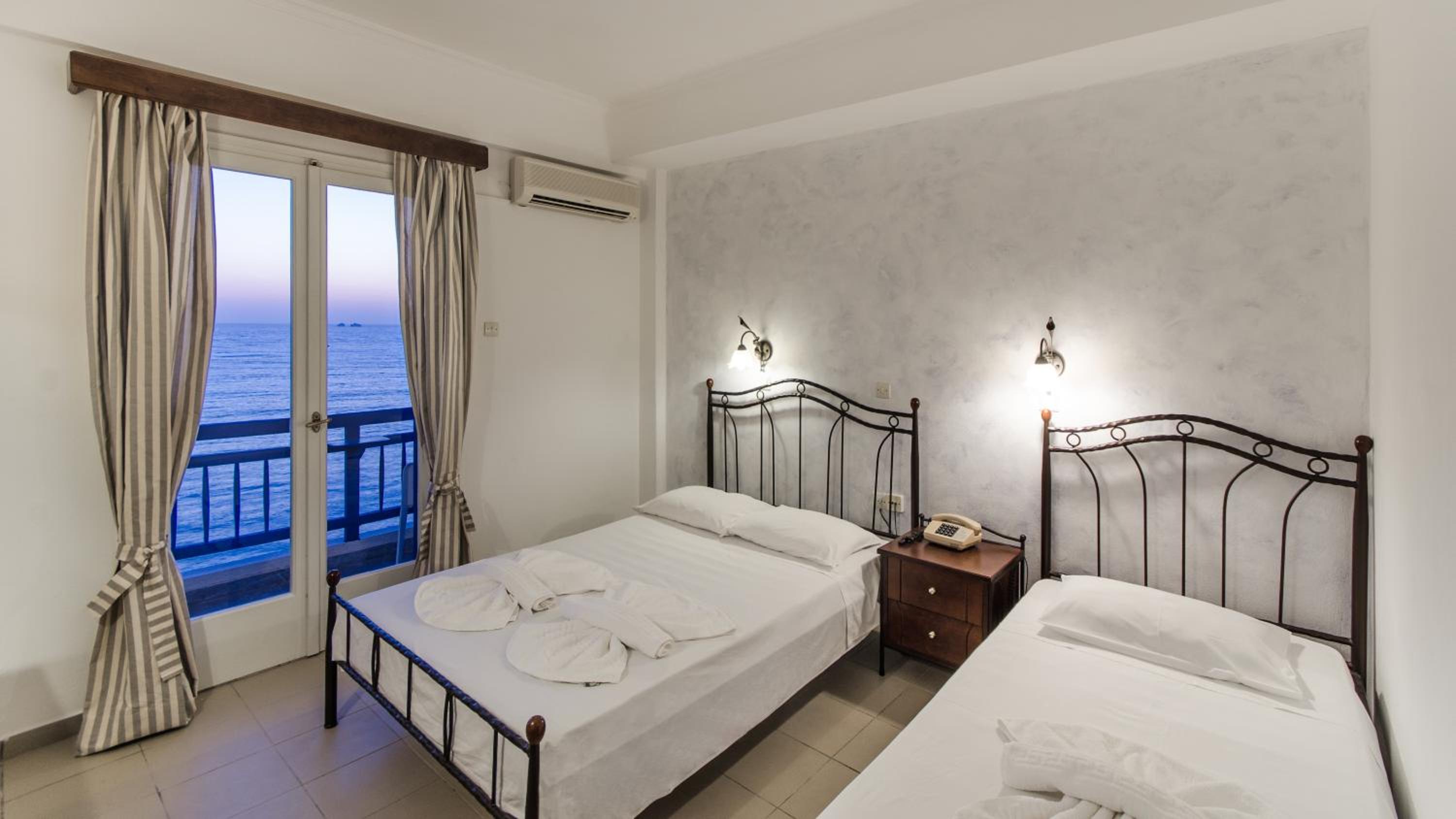 Standard Double or Twin Room with Sea View photo 2