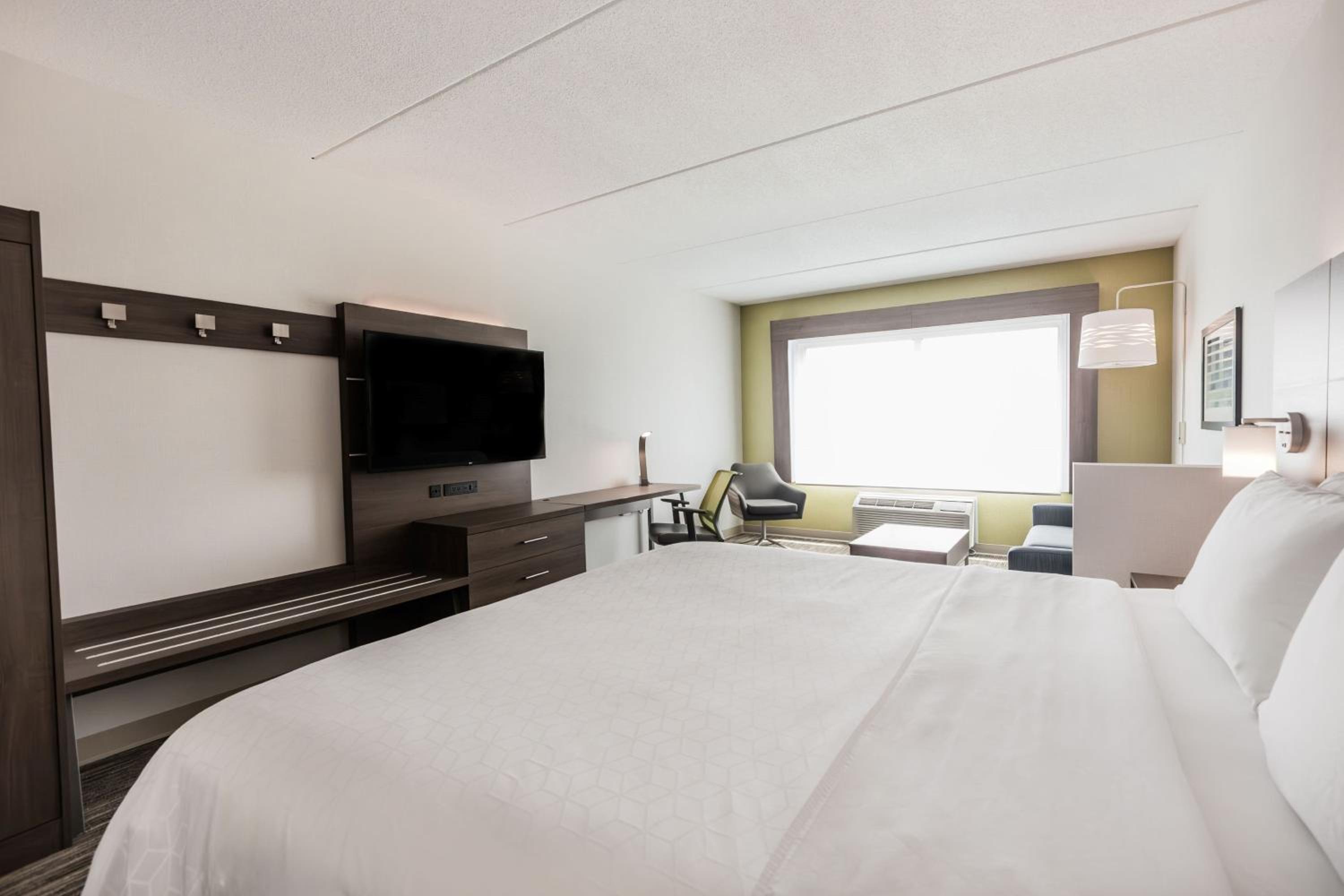 King Suite with Sofa Bed - Photo 4