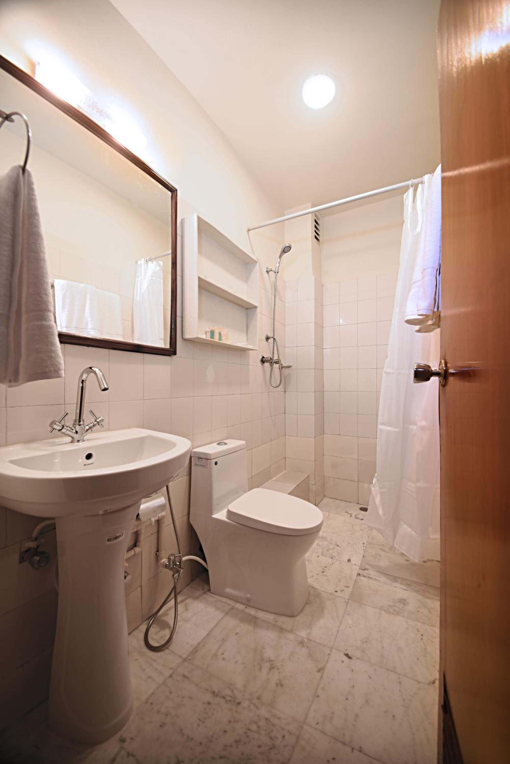 Standard Double or Twin Room - Photo 6