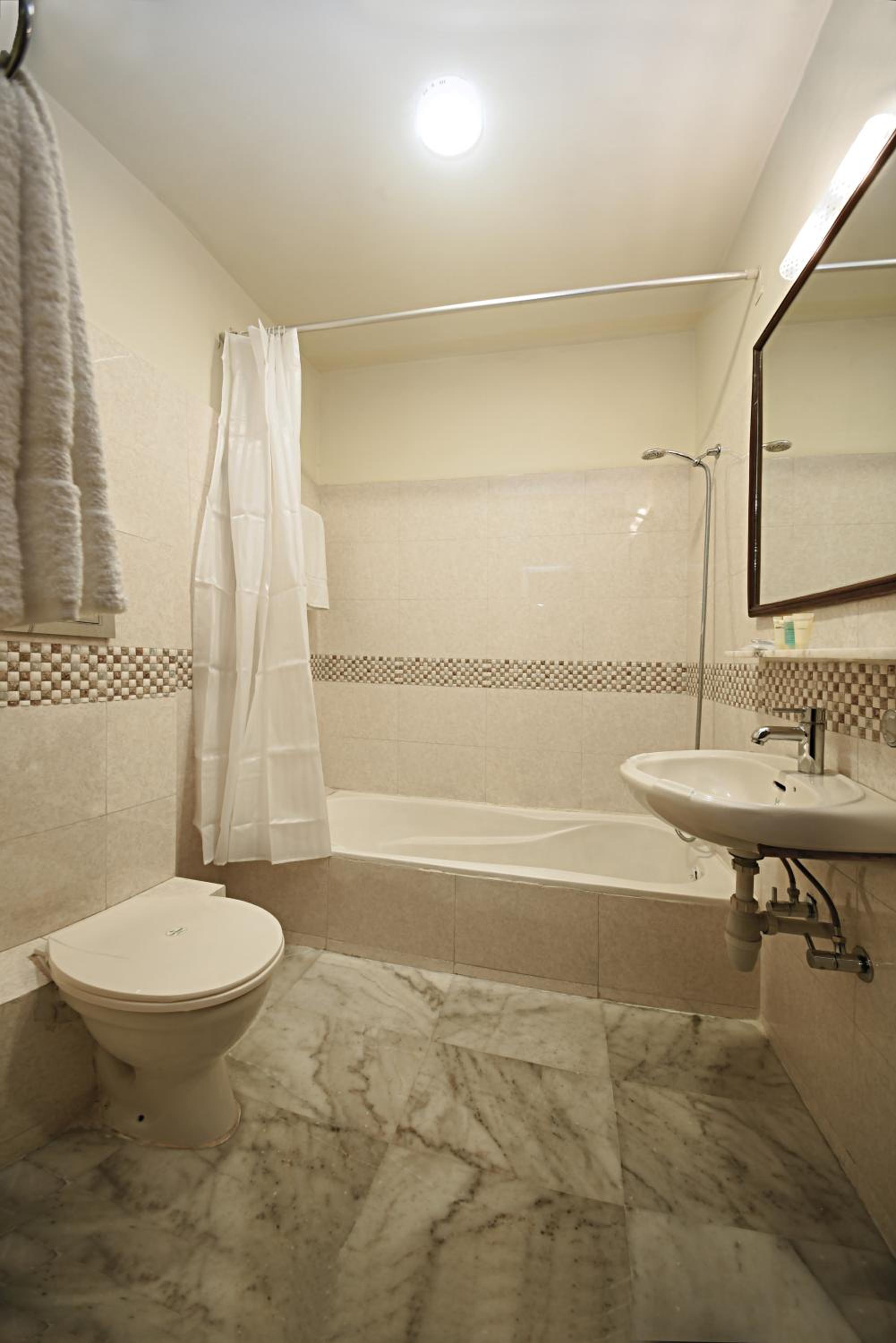 Suite with Balcony - Photo 2