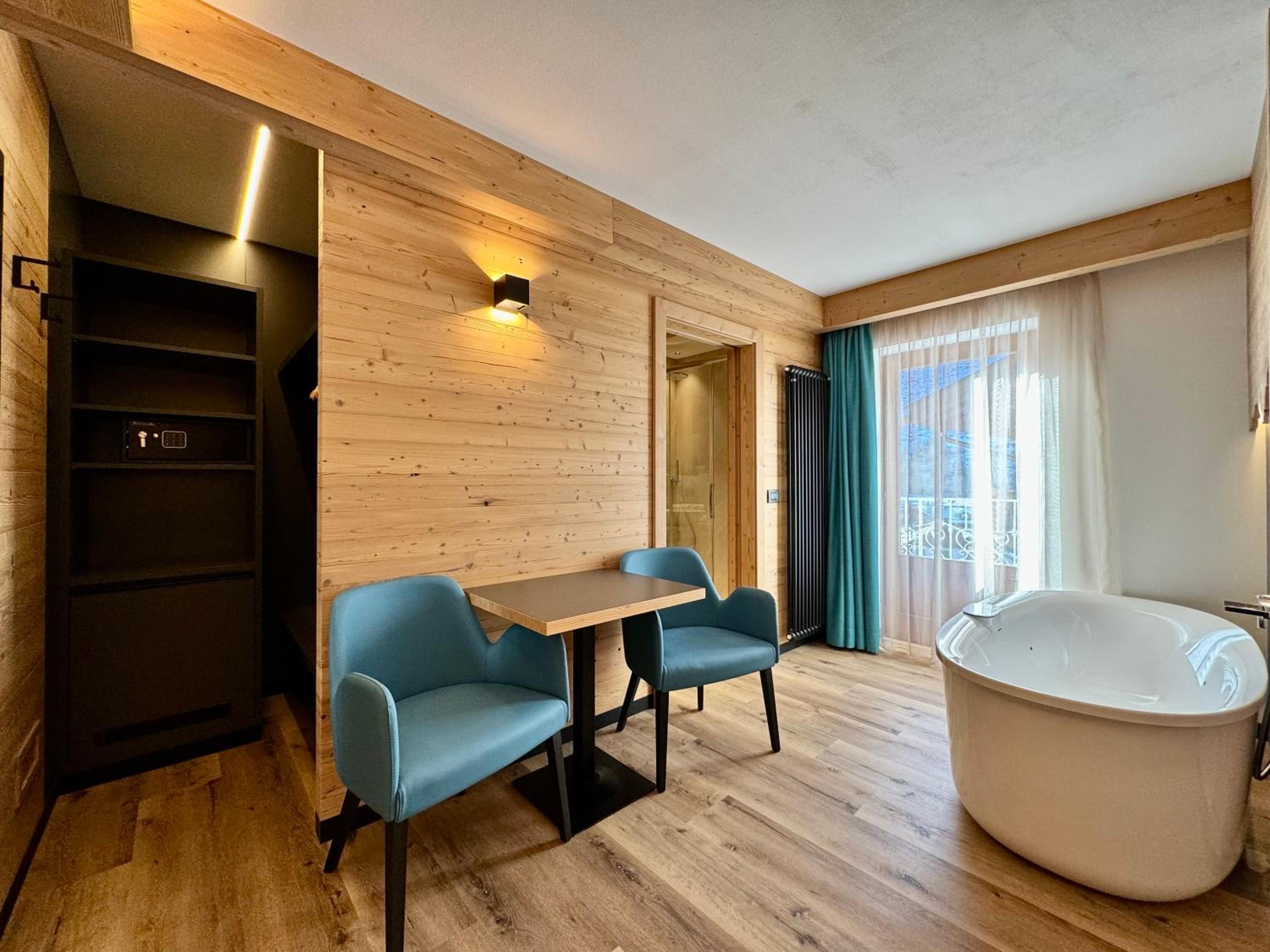 Deluxe Apartment