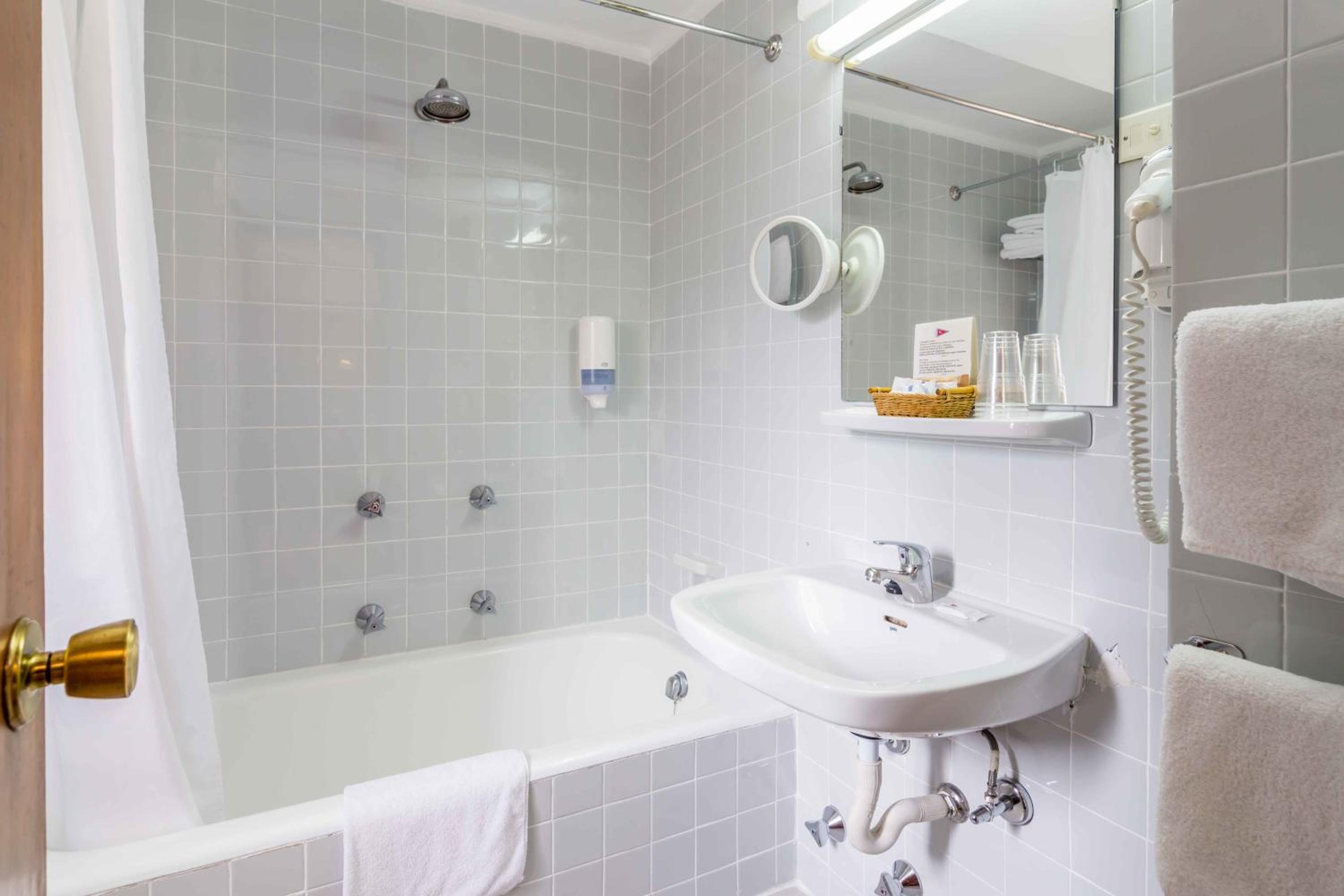 Double or Twin Room photo 2